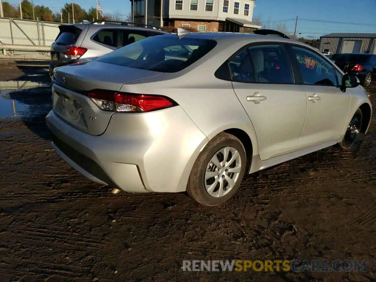 3 Photograph of a damaged car 5YFEPMAE9NP317727 TOYOTA COROLLA 2022