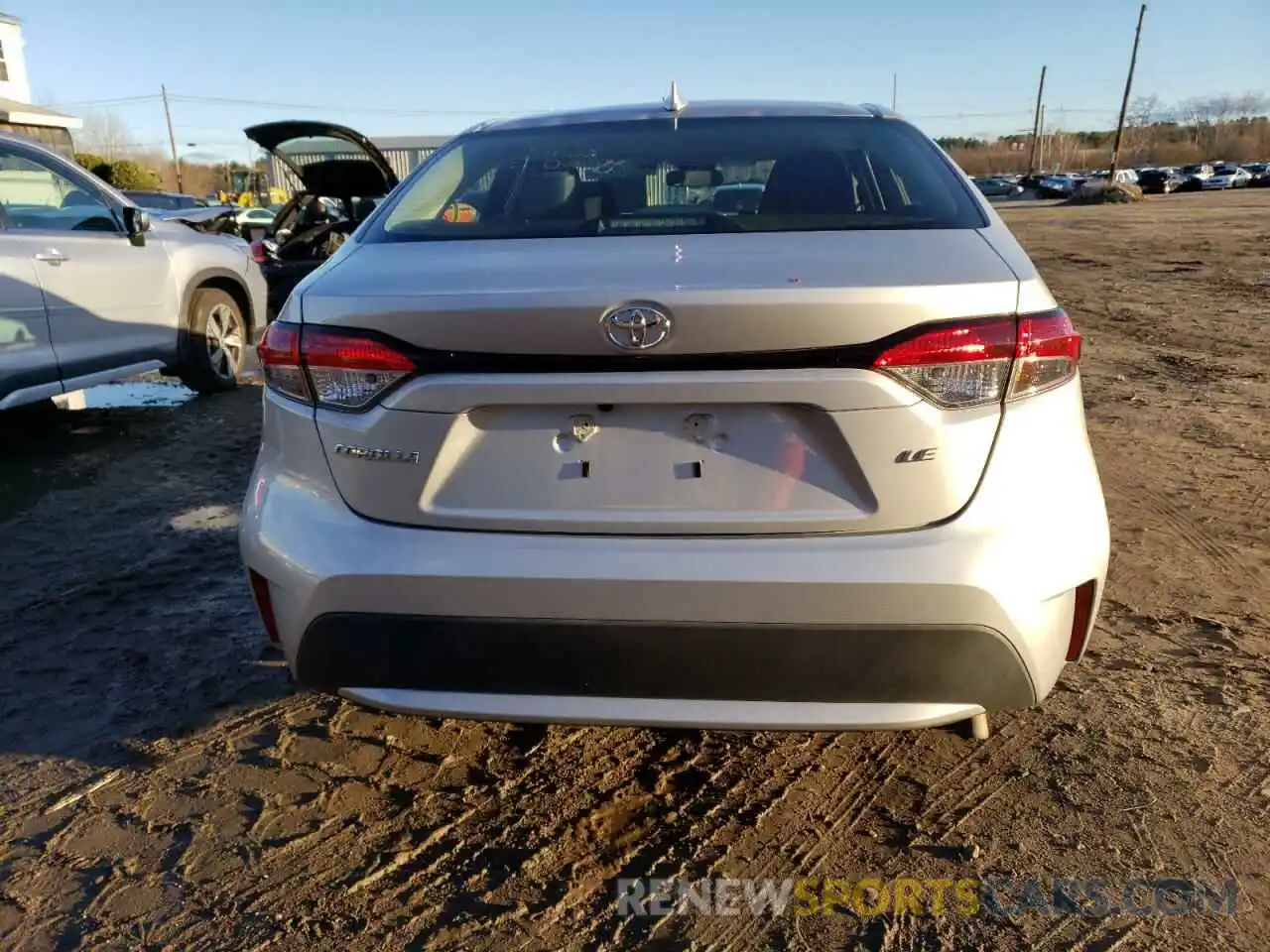 6 Photograph of a damaged car 5YFEPMAE9NP317727 TOYOTA COROLLA 2022