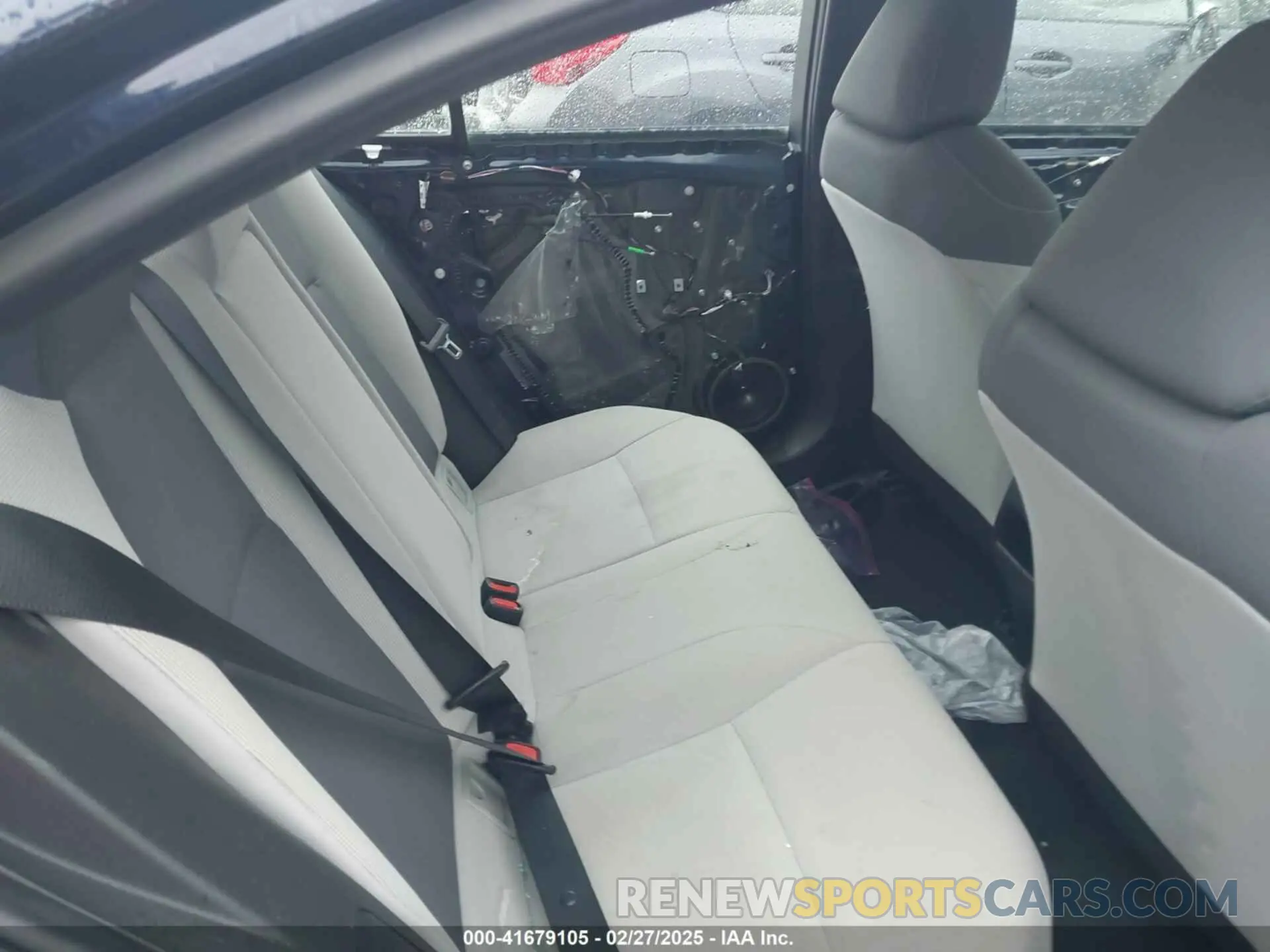 8 Photograph of a damaged car 5YFEPMAE9NP320739 TOYOTA COROLLA 2022