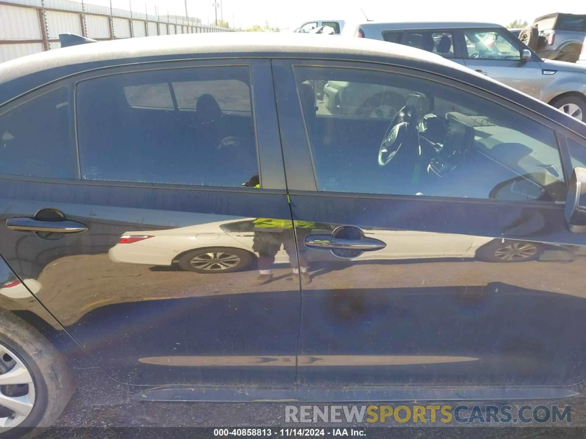13 Photograph of a damaged car 5YFEPMAE9NP335113 TOYOTA COROLLA 2022