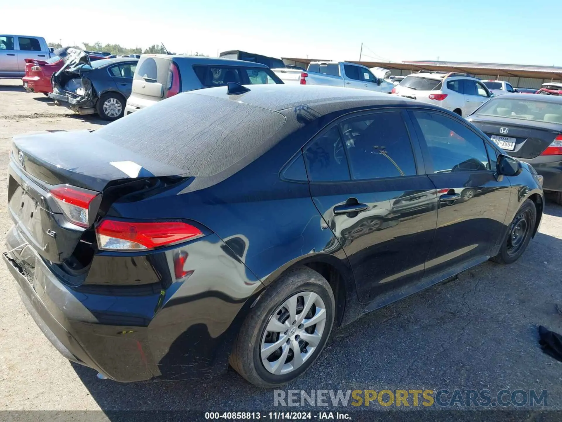 4 Photograph of a damaged car 5YFEPMAE9NP335113 TOYOTA COROLLA 2022