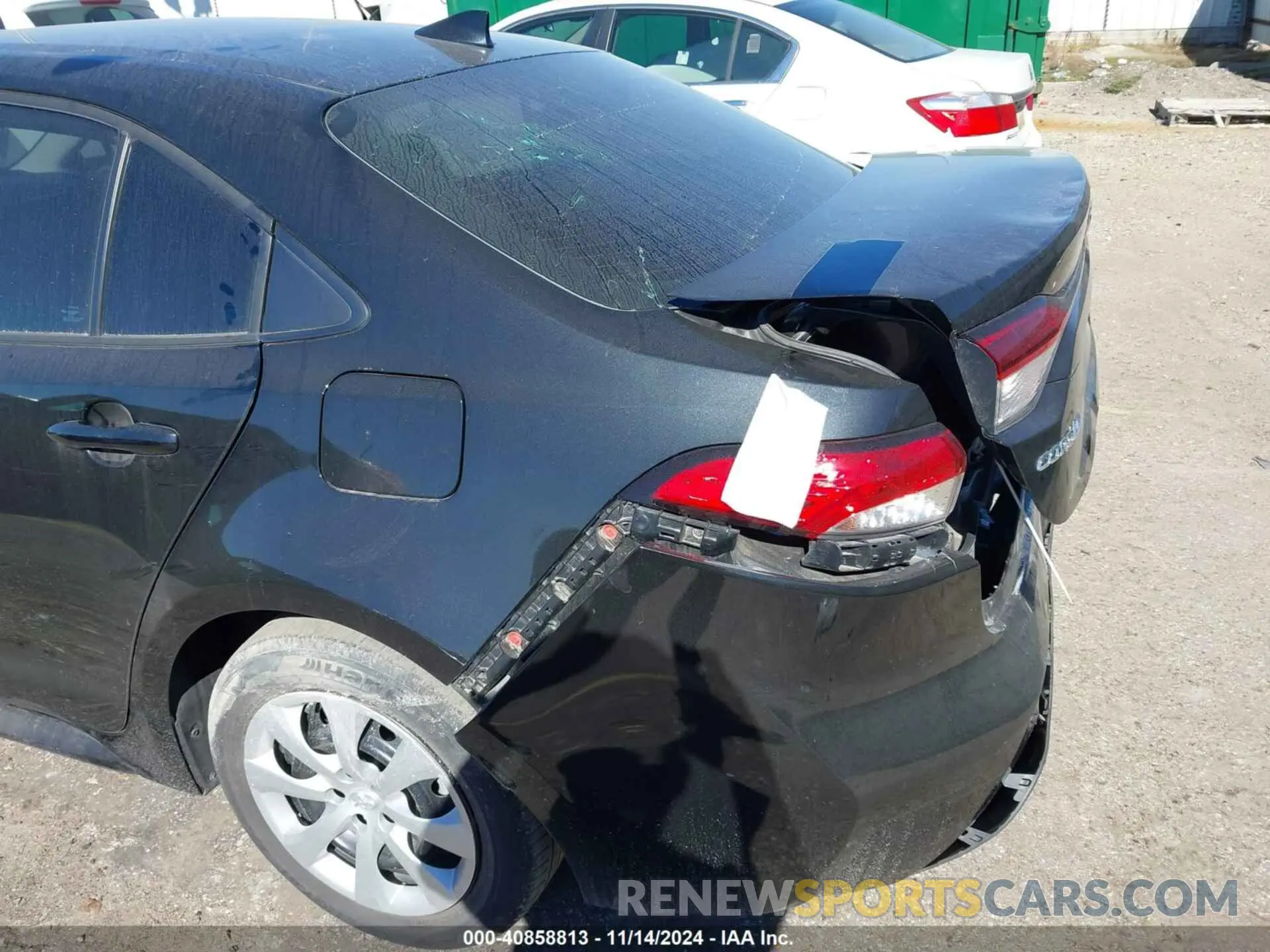 6 Photograph of a damaged car 5YFEPMAE9NP335113 TOYOTA COROLLA 2022