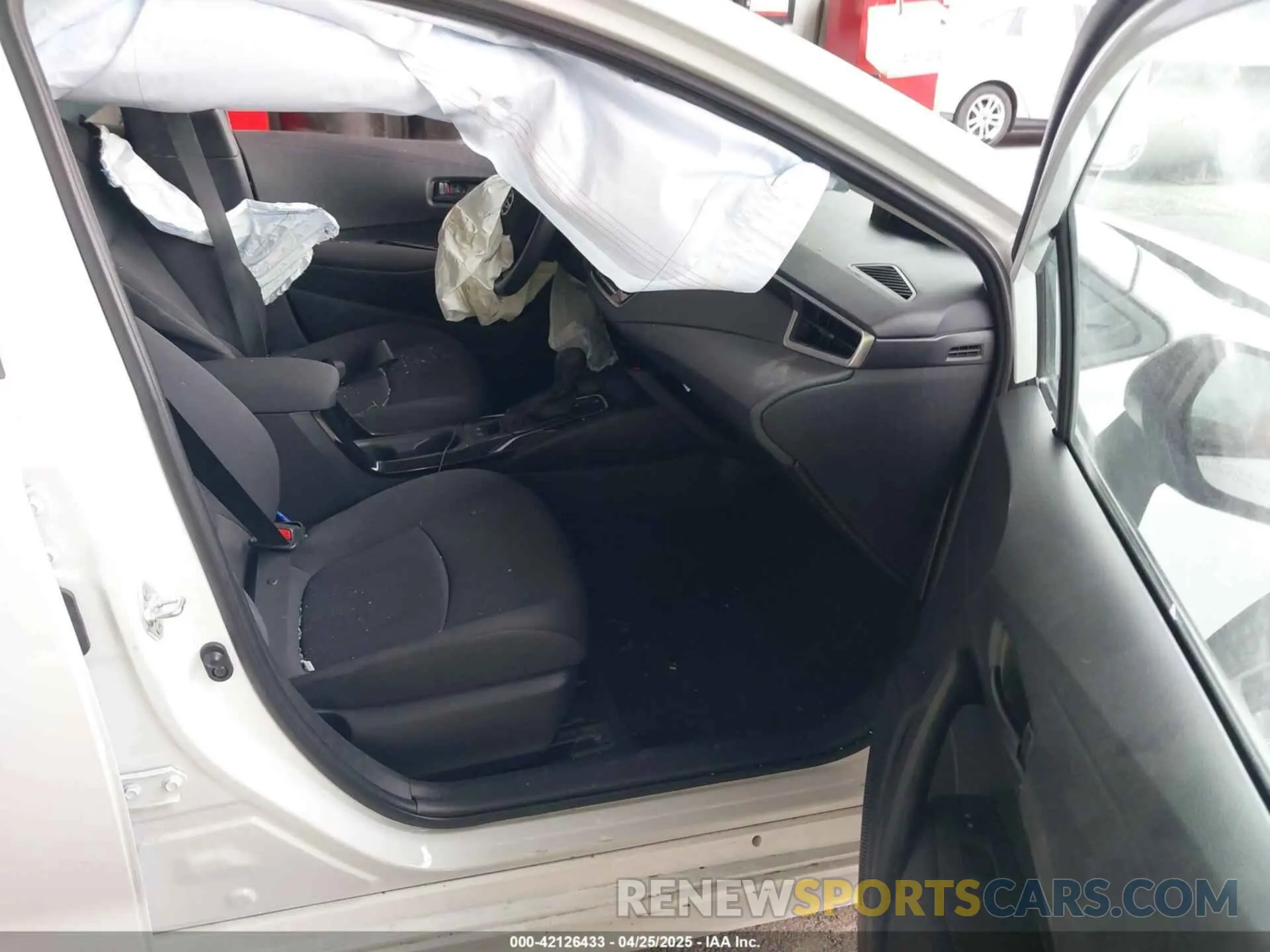 5 Photograph of a damaged car 5YFEPMAE9NP351408 TOYOTA COROLLA 2022