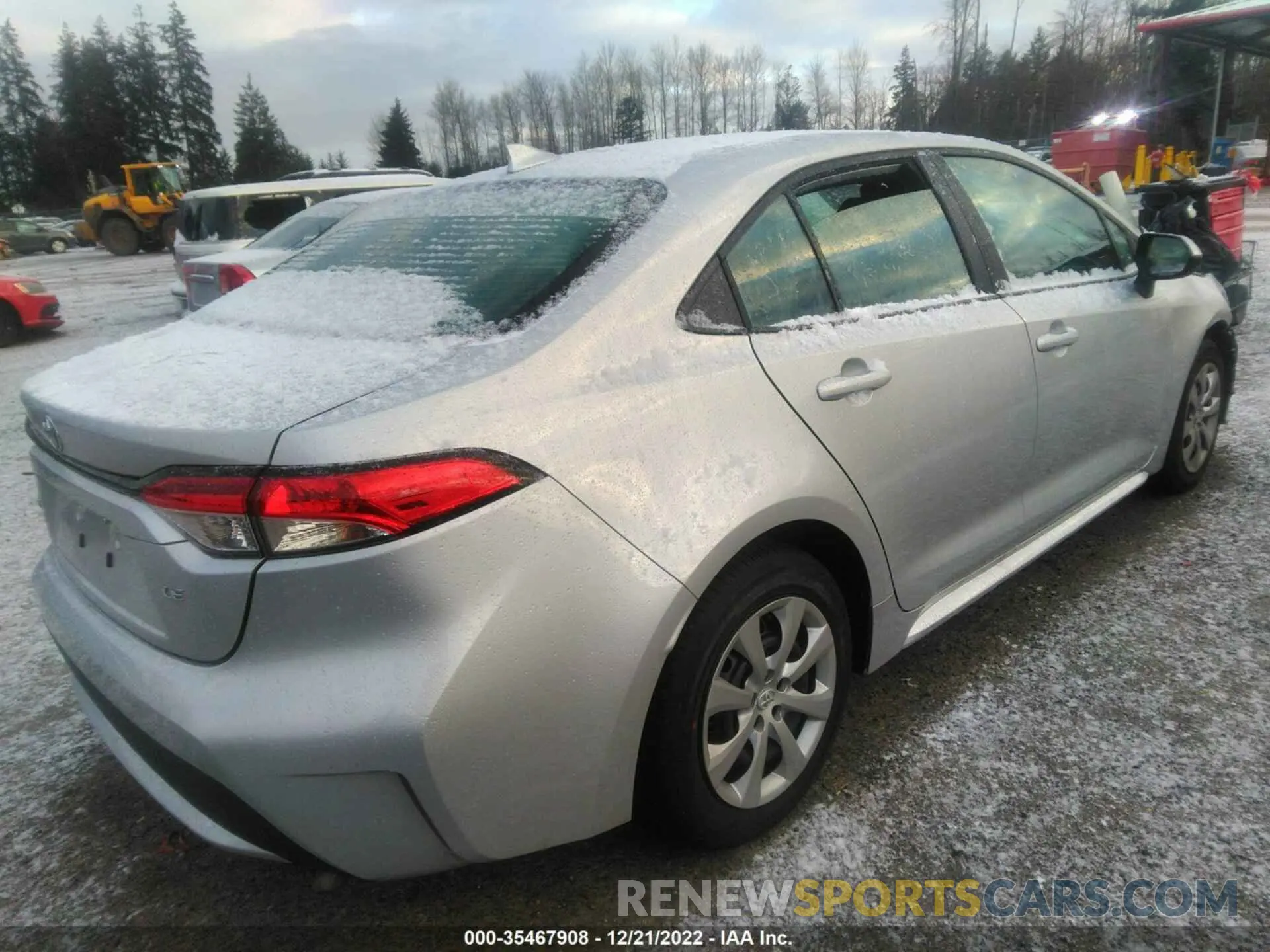 4 Photograph of a damaged car 5YFEPMAE9NP356995 TOYOTA COROLLA 2022