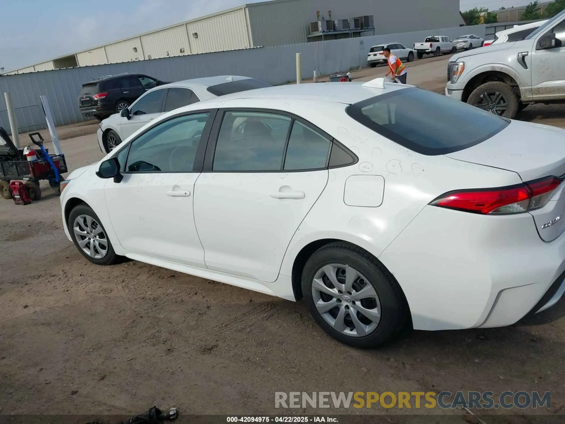 13 Photograph of a damaged car 5YFEPMAE9NP357743 TOYOTA COROLLA 2022