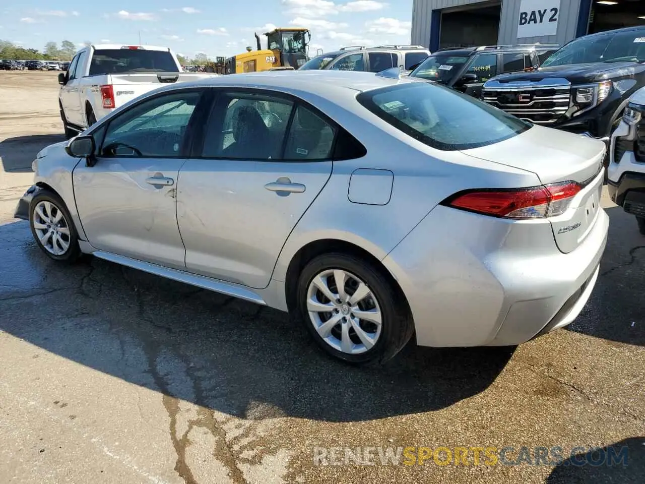 2 Photograph of a damaged car 5YFEPMAE9NP361971 TOYOTA COROLLA 2022