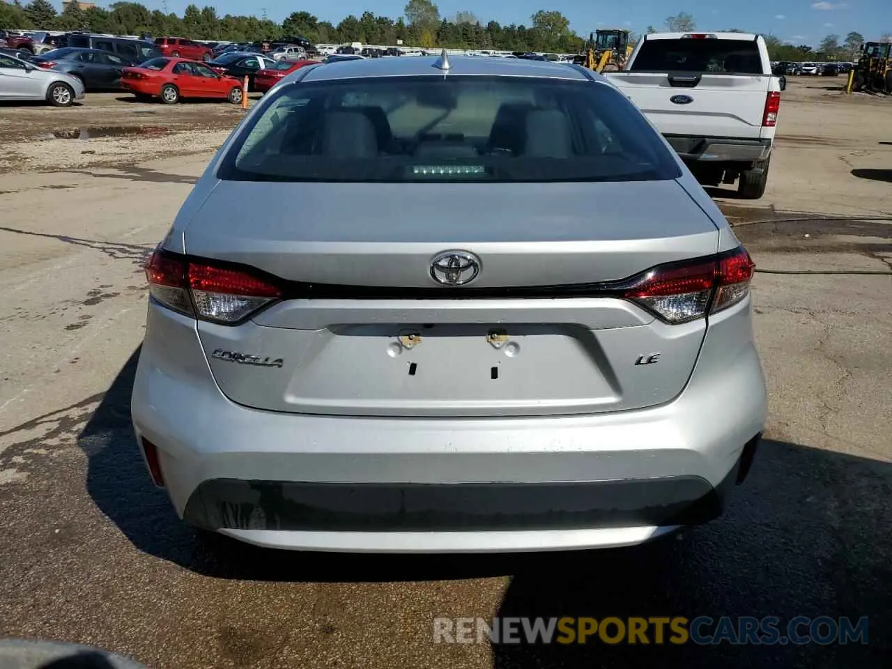 6 Photograph of a damaged car 5YFEPMAE9NP361971 TOYOTA COROLLA 2022