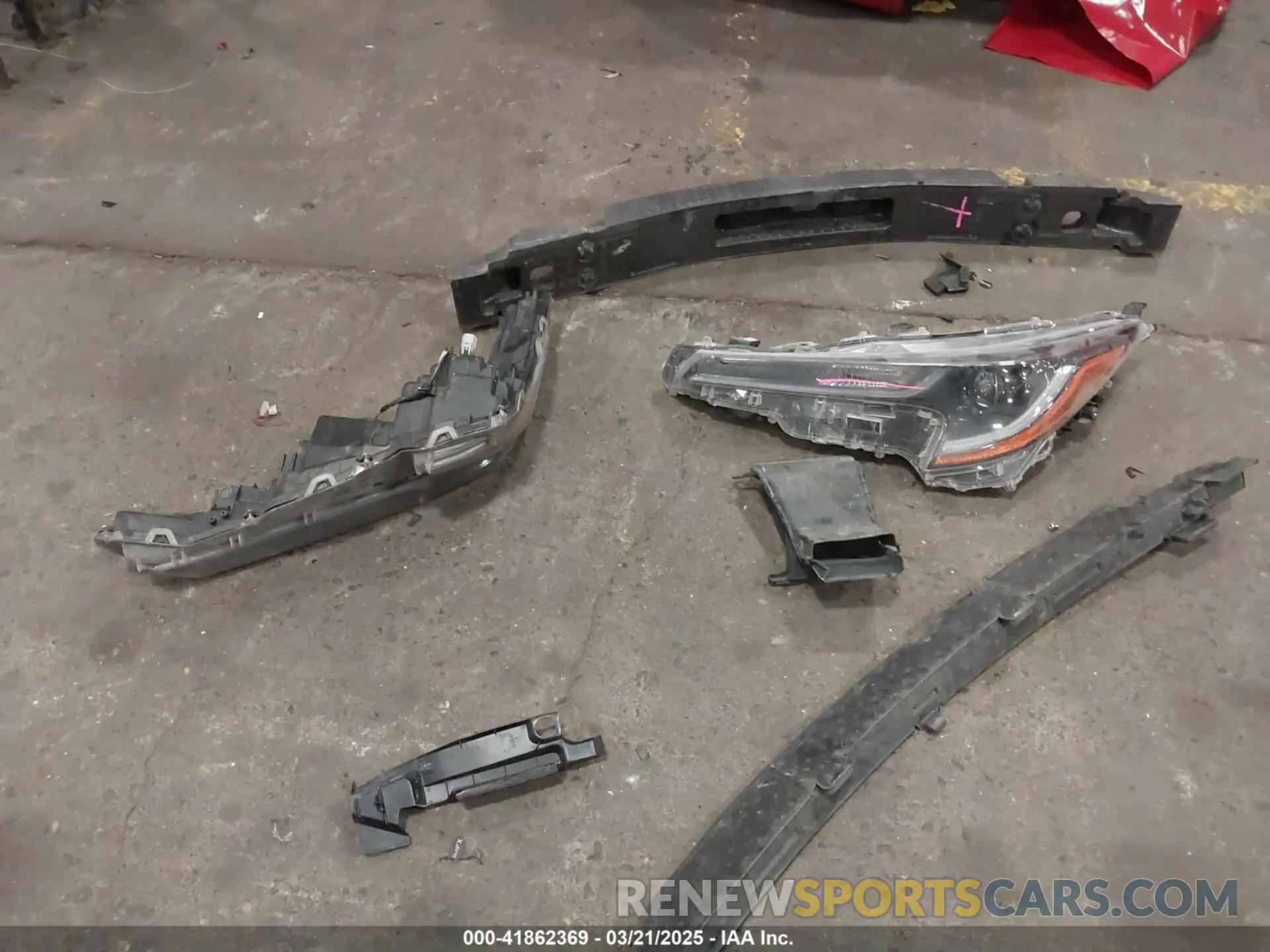 12 Photograph of a damaged car 5YFEPMAE9NP366362 TOYOTA COROLLA 2022