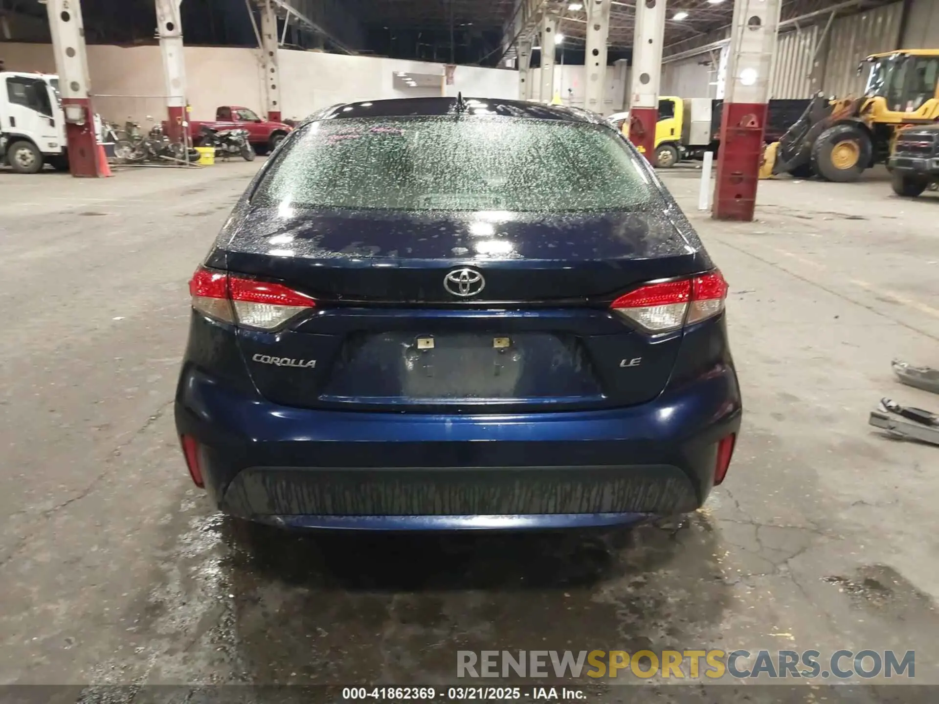 17 Photograph of a damaged car 5YFEPMAE9NP366362 TOYOTA COROLLA 2022