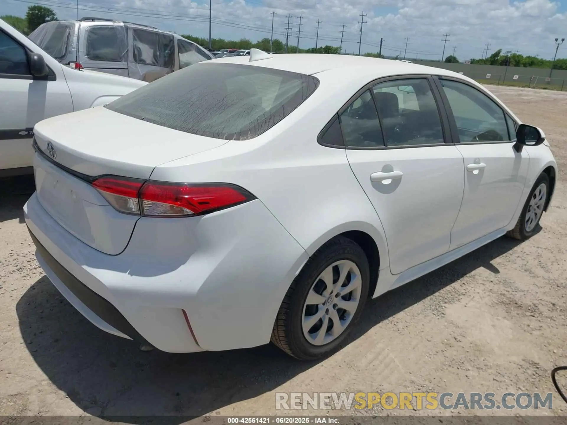 4 Photograph of a damaged car 5YFEPMAE9NP368709 TOYOTA COROLLA 2022