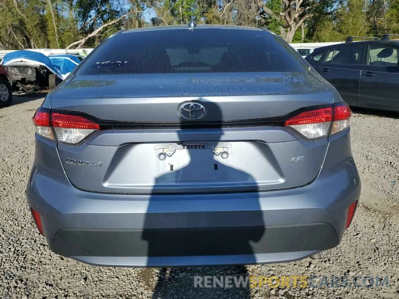 6 Photograph of a damaged car 5YFEPMAE9NP369861 TOYOTA COROLLA 2022
