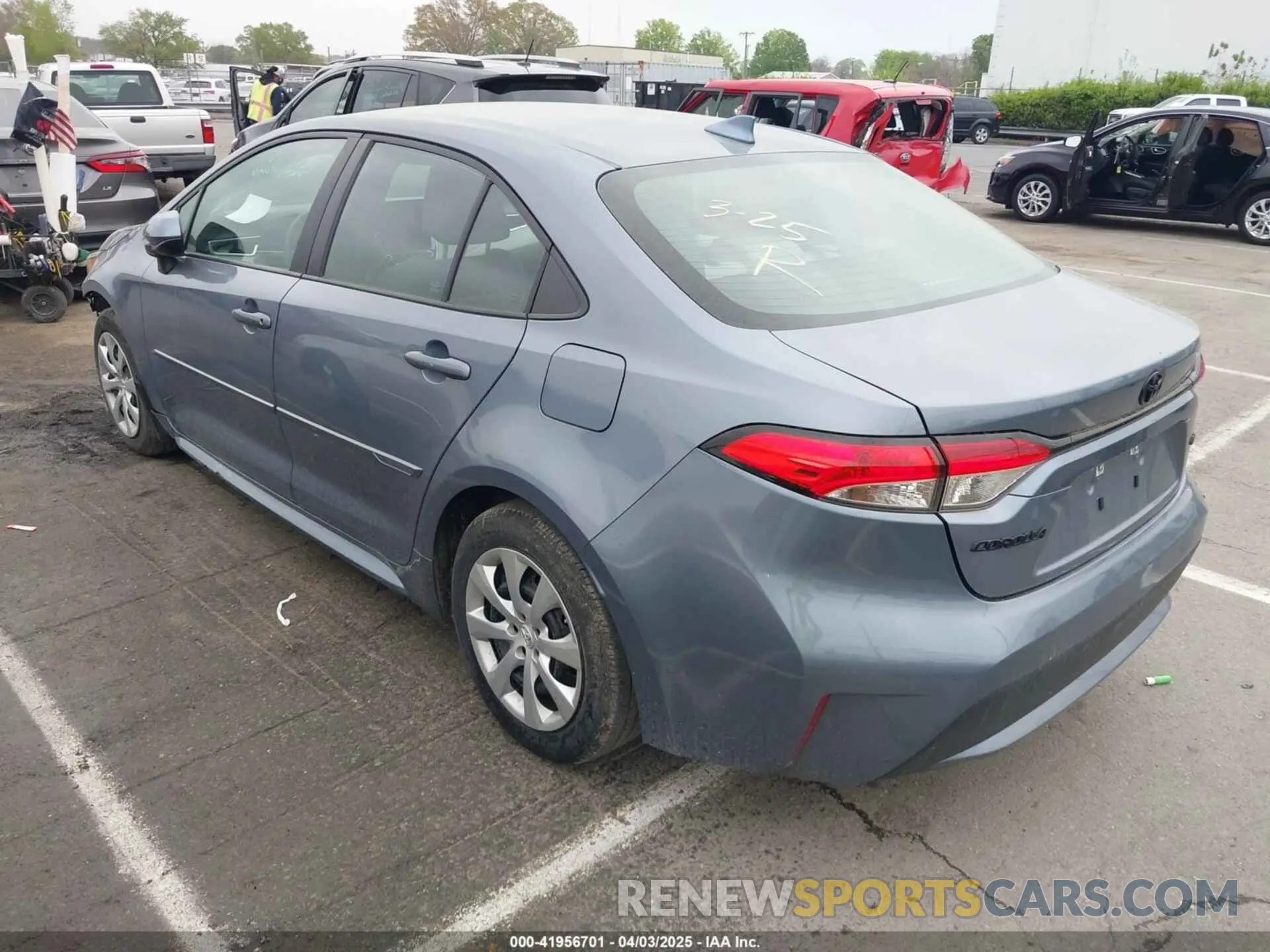 3 Photograph of a damaged car 5YFEPMAE9NP373747 TOYOTA COROLLA 2022