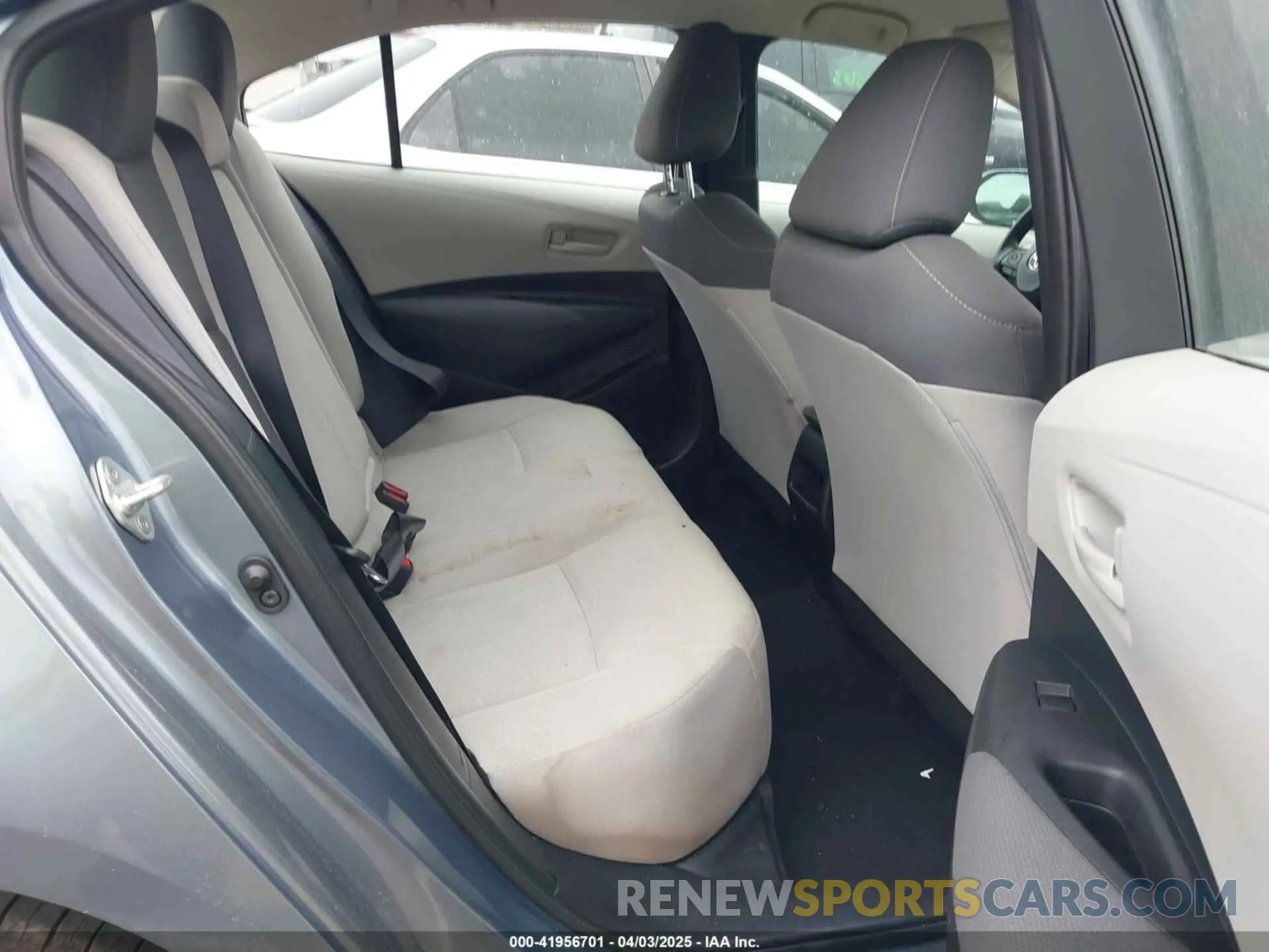 8 Photograph of a damaged car 5YFEPMAE9NP373747 TOYOTA COROLLA 2022