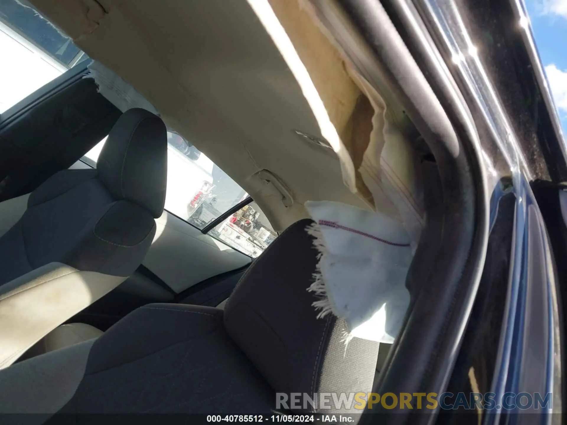 18 Photograph of a damaged car 5YFEPMAE9NP373957 TOYOTA COROLLA 2022