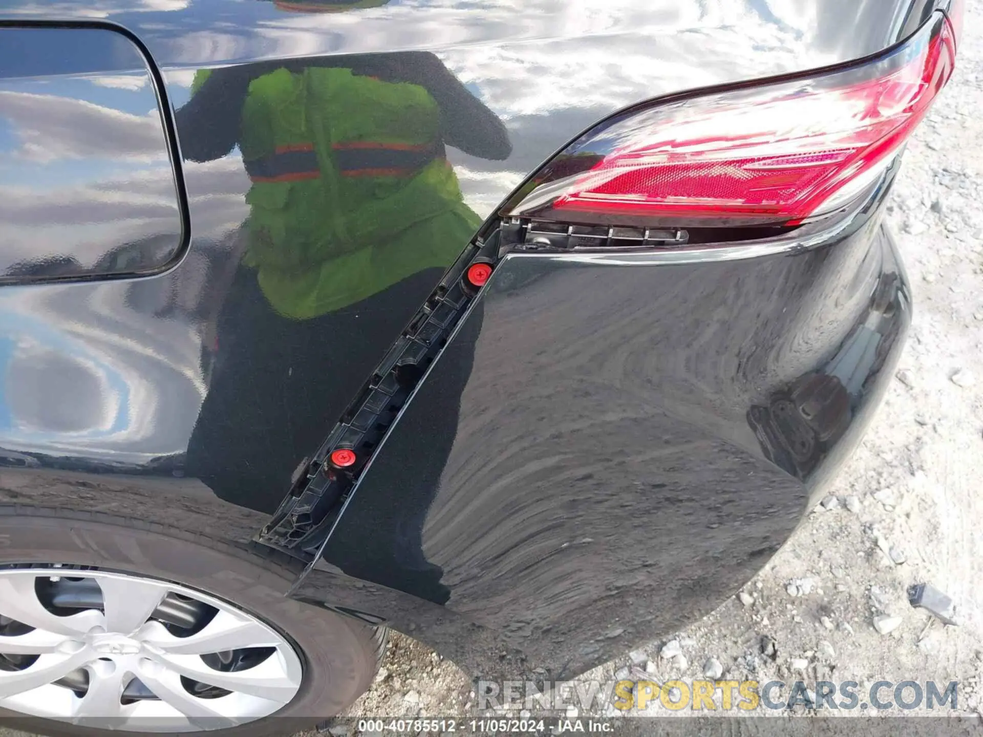 19 Photograph of a damaged car 5YFEPMAE9NP373957 TOYOTA COROLLA 2022