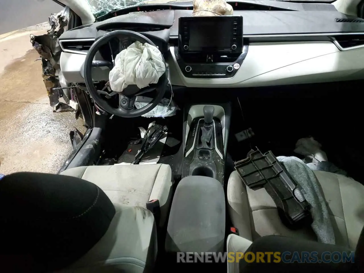 8 Photograph of a damaged car 5YFEPMAE9NP380035 TOYOTA COROLLA 2022