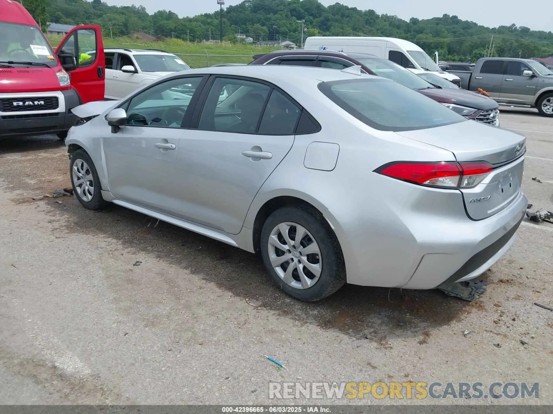 3 Photograph of a damaged car 5YFEPMAE9NP382383 TOYOTA COROLLA 2022