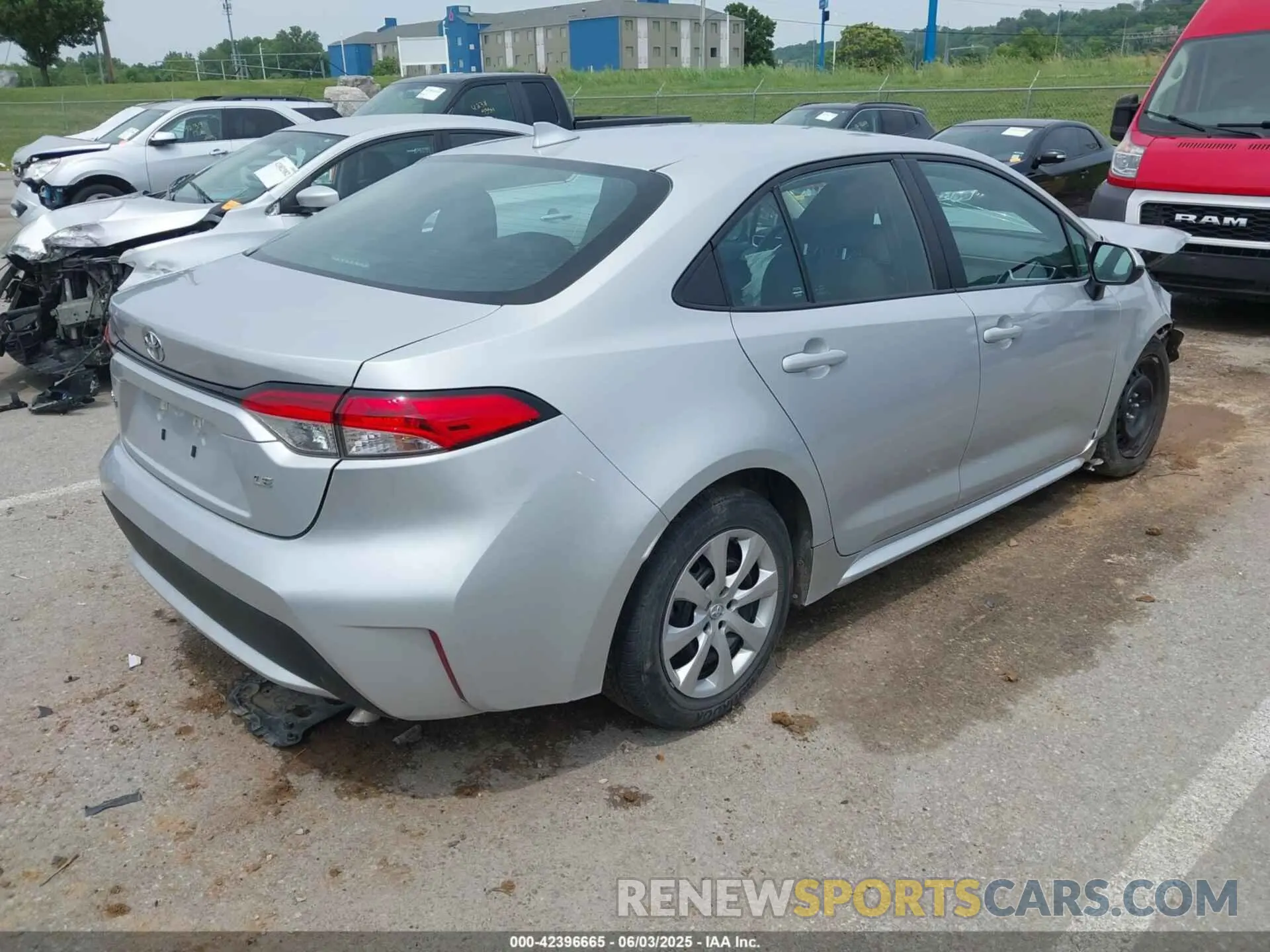4 Photograph of a damaged car 5YFEPMAE9NP382383 TOYOTA COROLLA 2022
