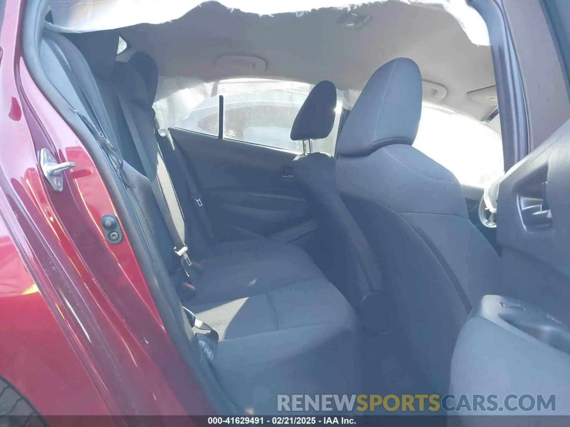 8 Photograph of a damaged car 5YFEPMAE9NP391813 TOYOTA COROLLA 2022