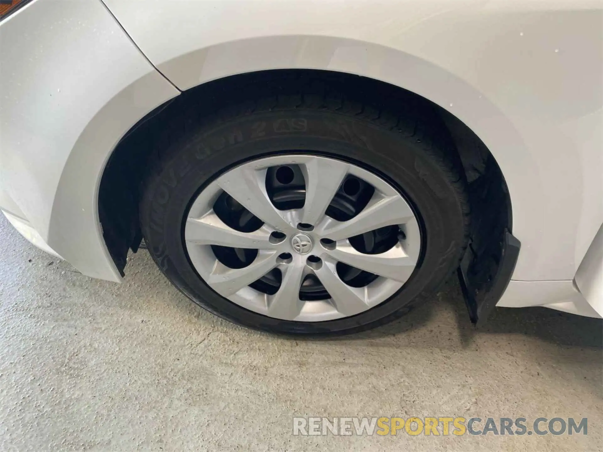10 Photograph of a damaged car 5YFEPMAEXNP292465 TOYOTA COROLLA 2022