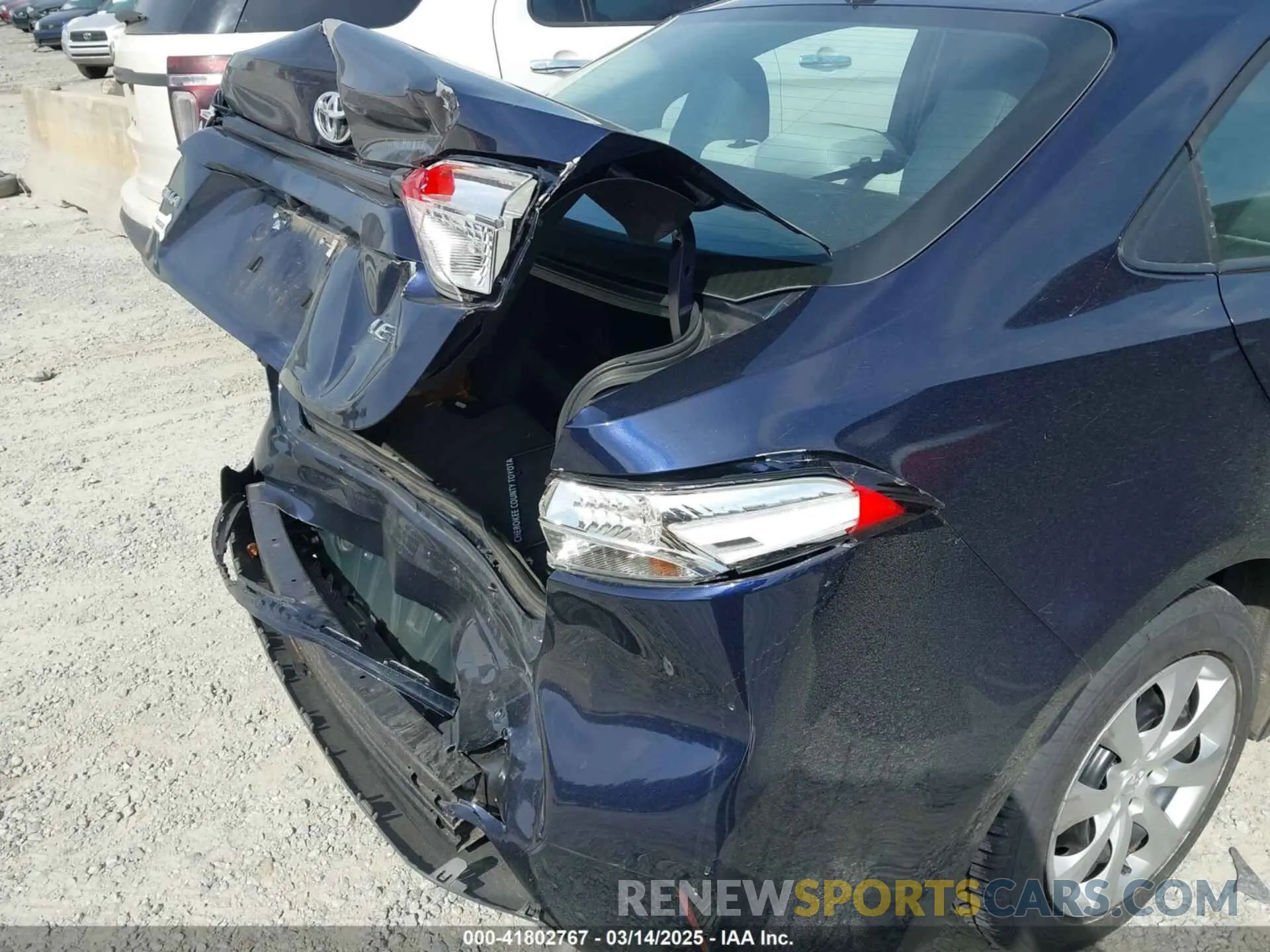 18 Photograph of a damaged car 5YFEPMAEXNP292675 TOYOTA COROLLA 2022