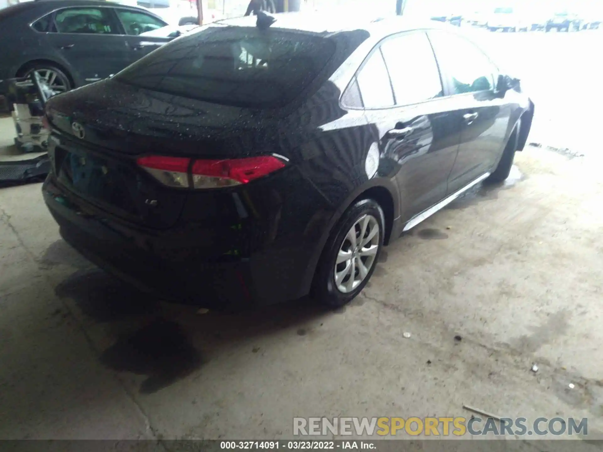 4 Photograph of a damaged car 5YFEPMAEXNP302878 TOYOTA COROLLA 2022