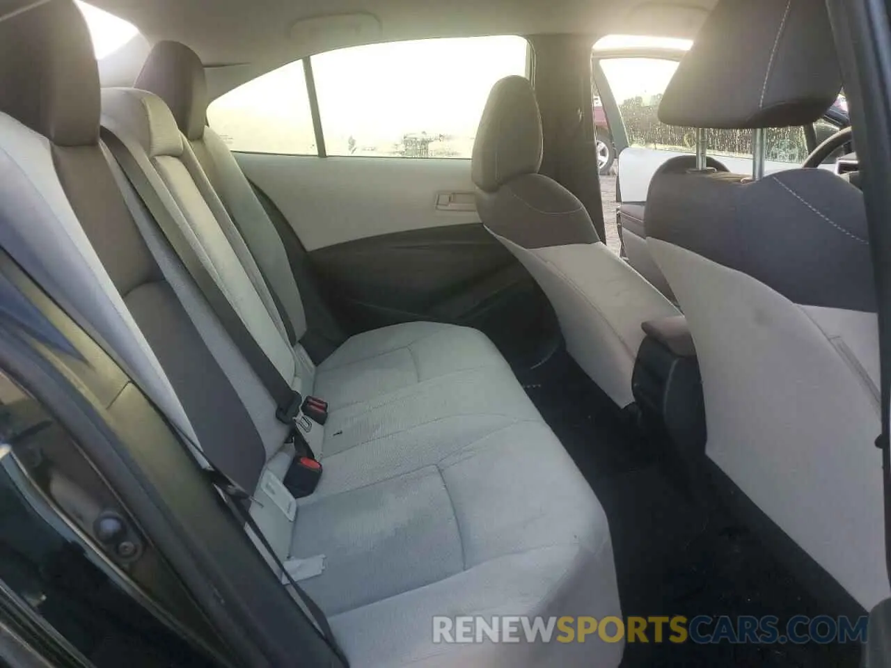 10 Photograph of a damaged car 5YFEPMAEXNP320958 TOYOTA COROLLA 2022