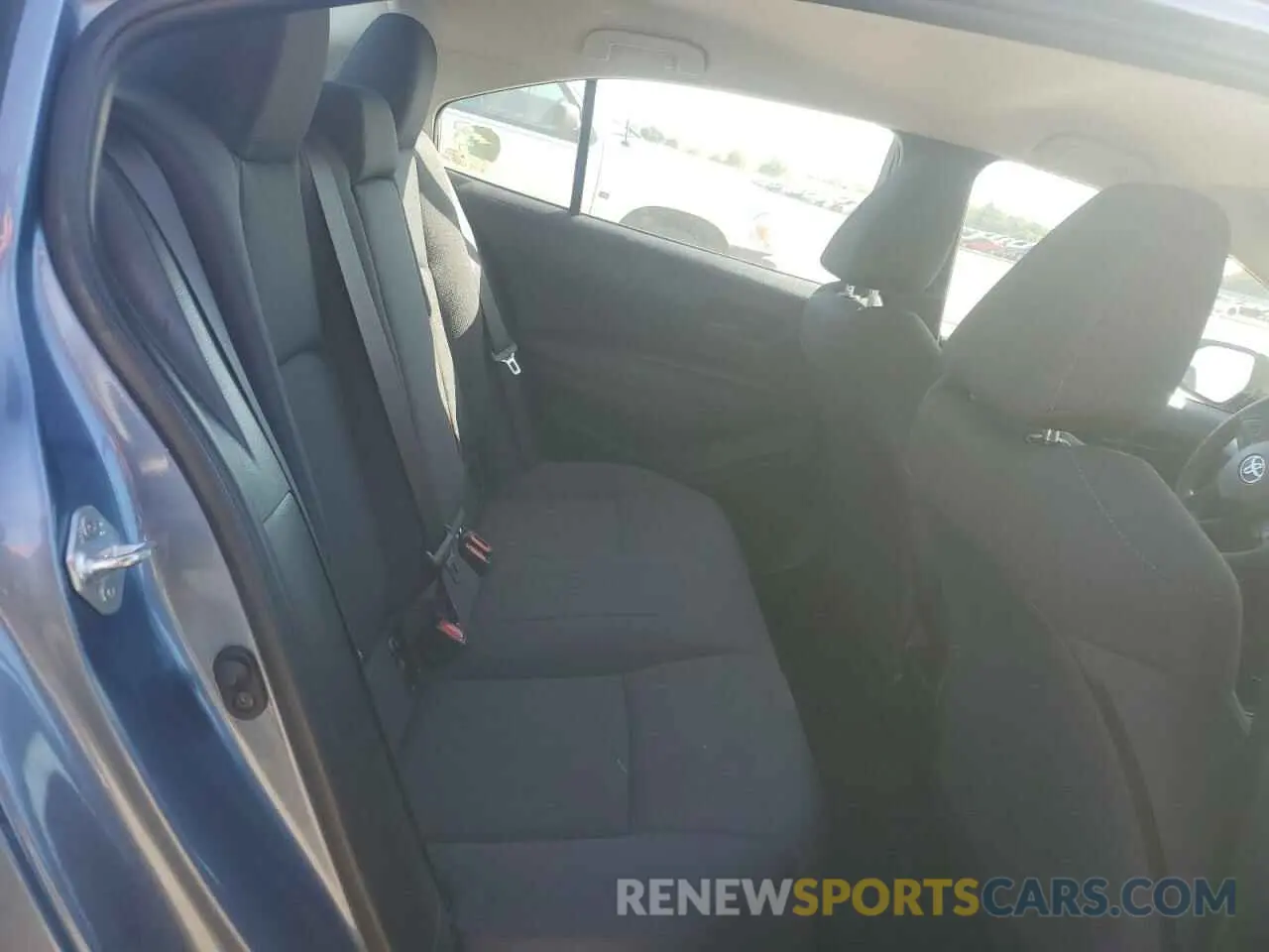 10 Photograph of a damaged car 5YFEPMAEXNP341552 TOYOTA COROLLA 2022