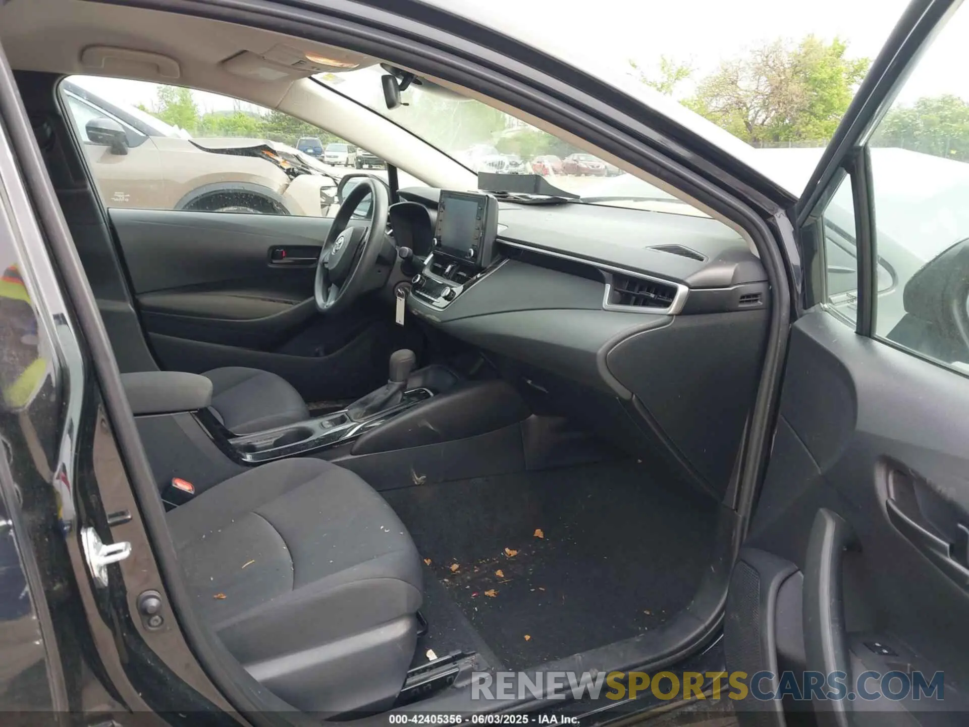 5 Photograph of a damaged car 5YFEPMAEXNP356603 TOYOTA COROLLA 2022
