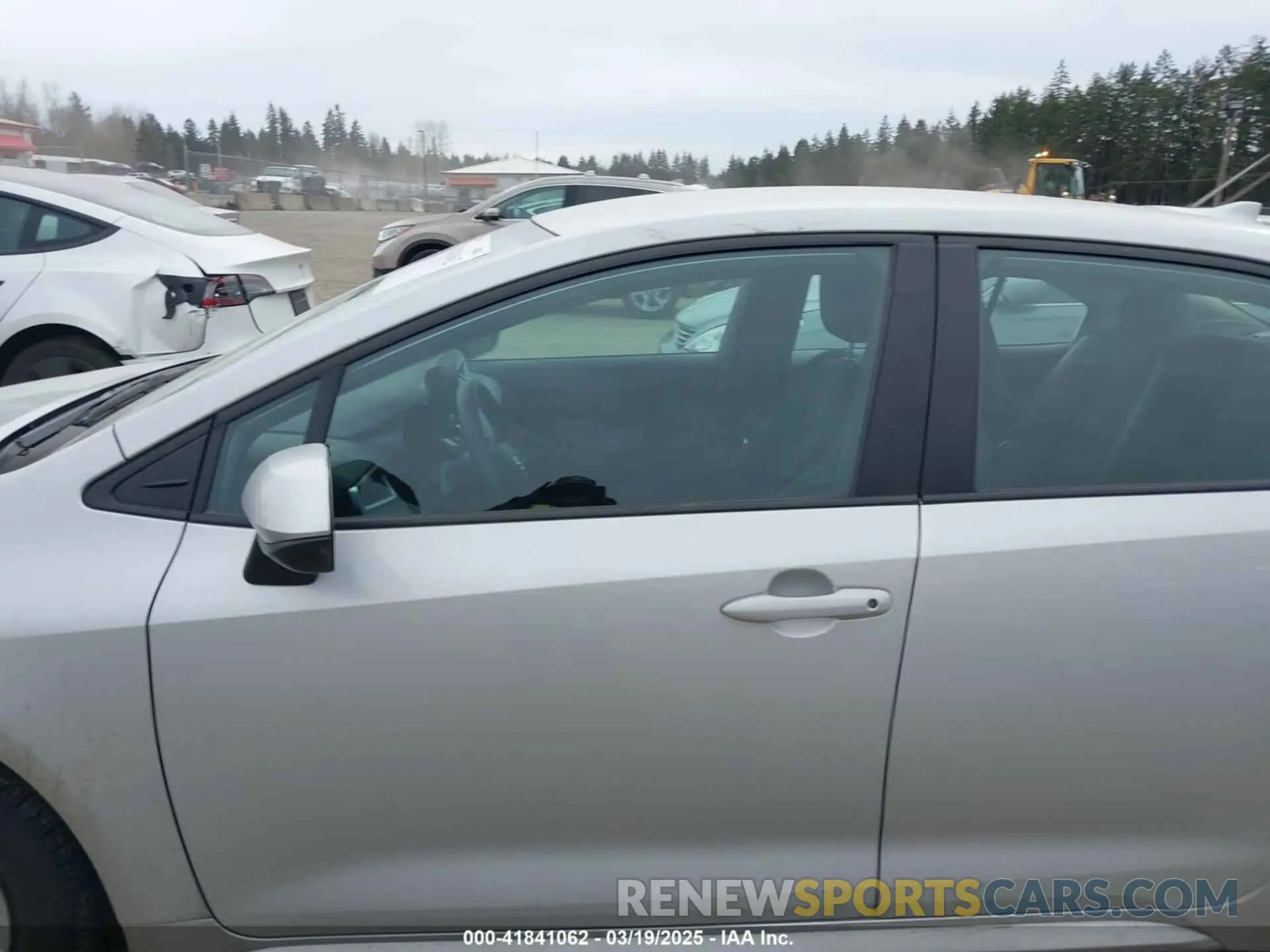 14 Photograph of a damaged car 5YFEPMAEXNP368492 TOYOTA COROLLA 2022