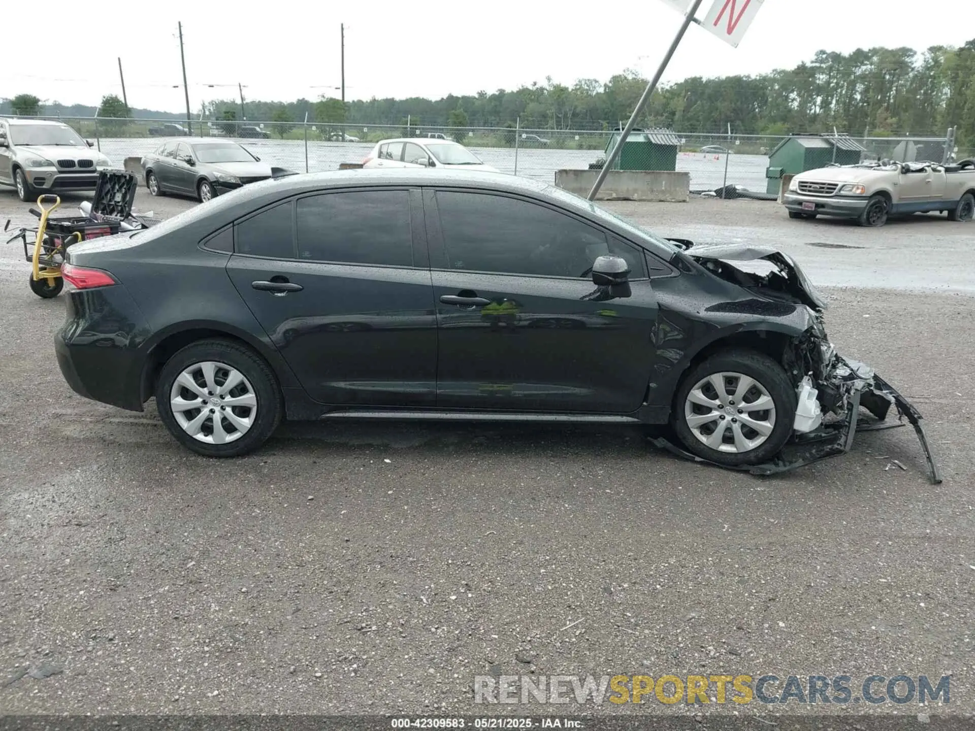 14 Photograph of a damaged car 5YFEPMAEXNP371201 TOYOTA COROLLA 2022