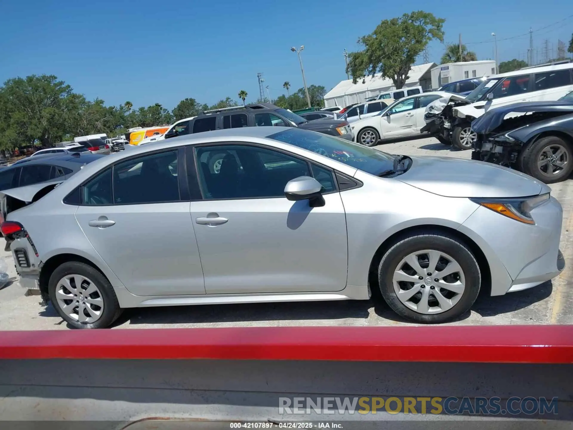 13 Photograph of a damaged car 5YFEPMAEXNP385874 TOYOTA COROLLA 2022