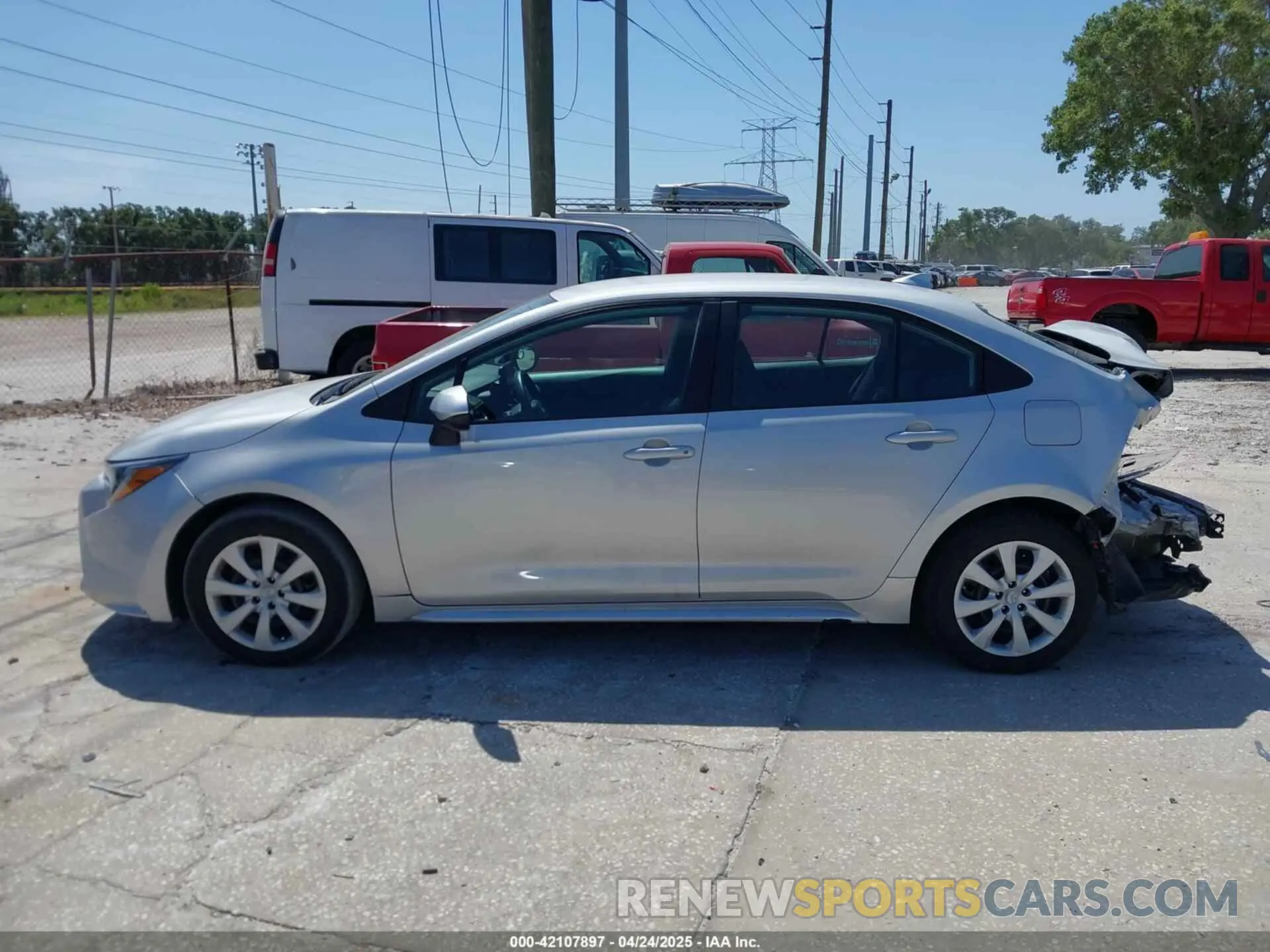 14 Photograph of a damaged car 5YFEPMAEXNP385874 TOYOTA COROLLA 2022