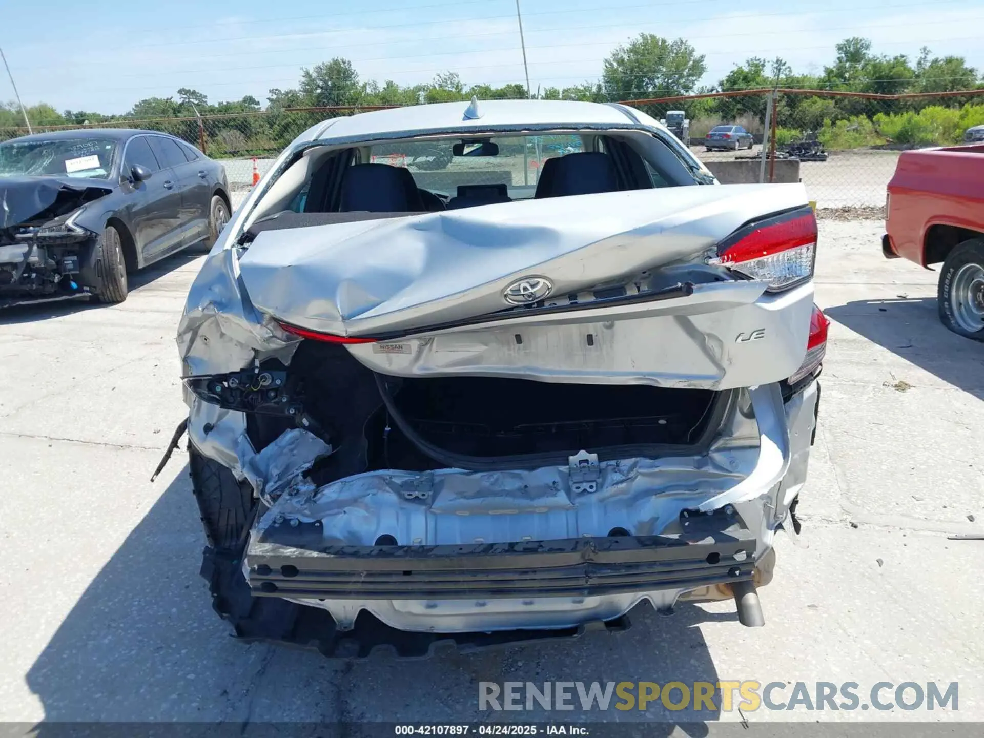 16 Photograph of a damaged car 5YFEPMAEXNP385874 TOYOTA COROLLA 2022