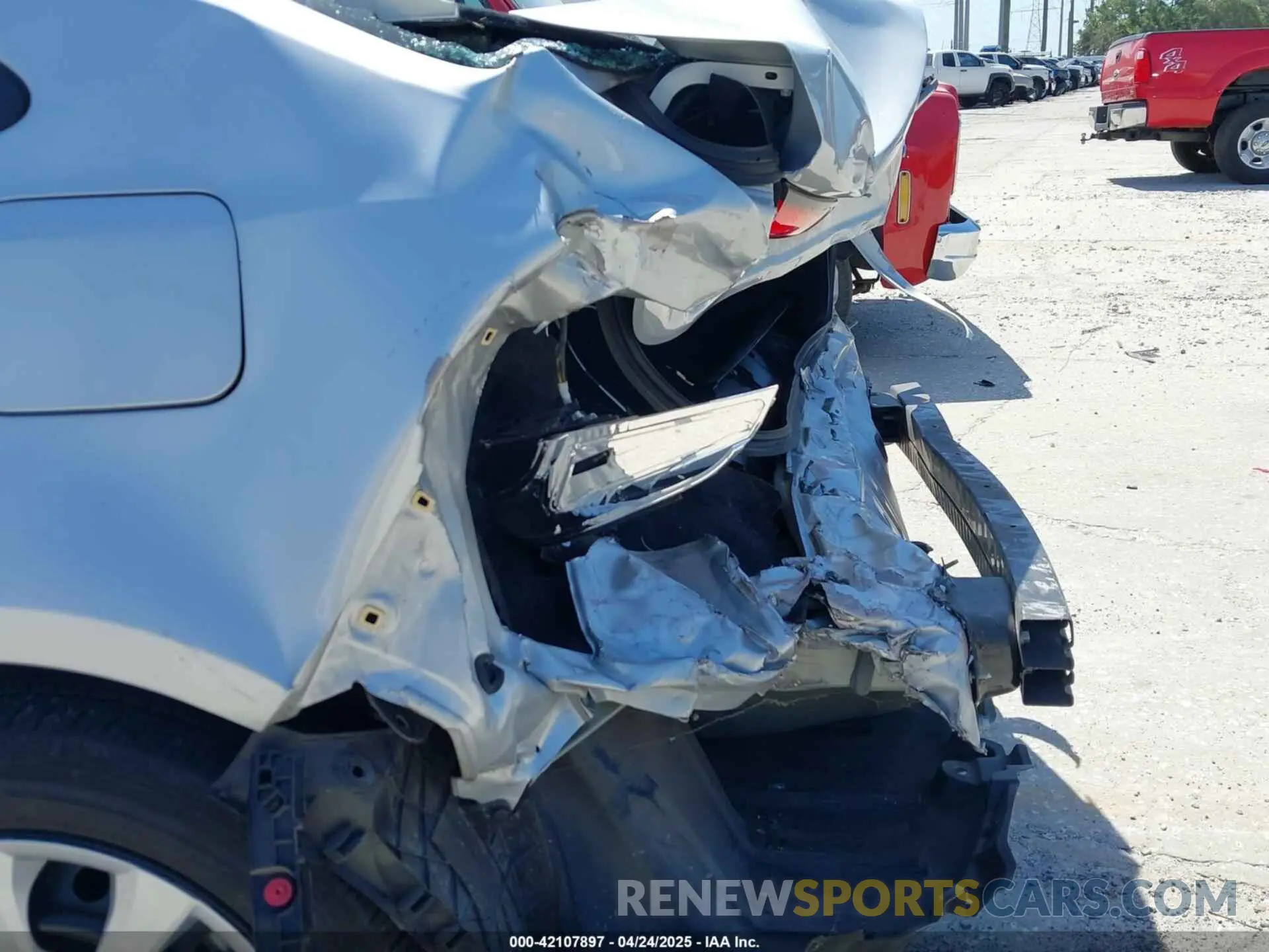 17 Photograph of a damaged car 5YFEPMAEXNP385874 TOYOTA COROLLA 2022
