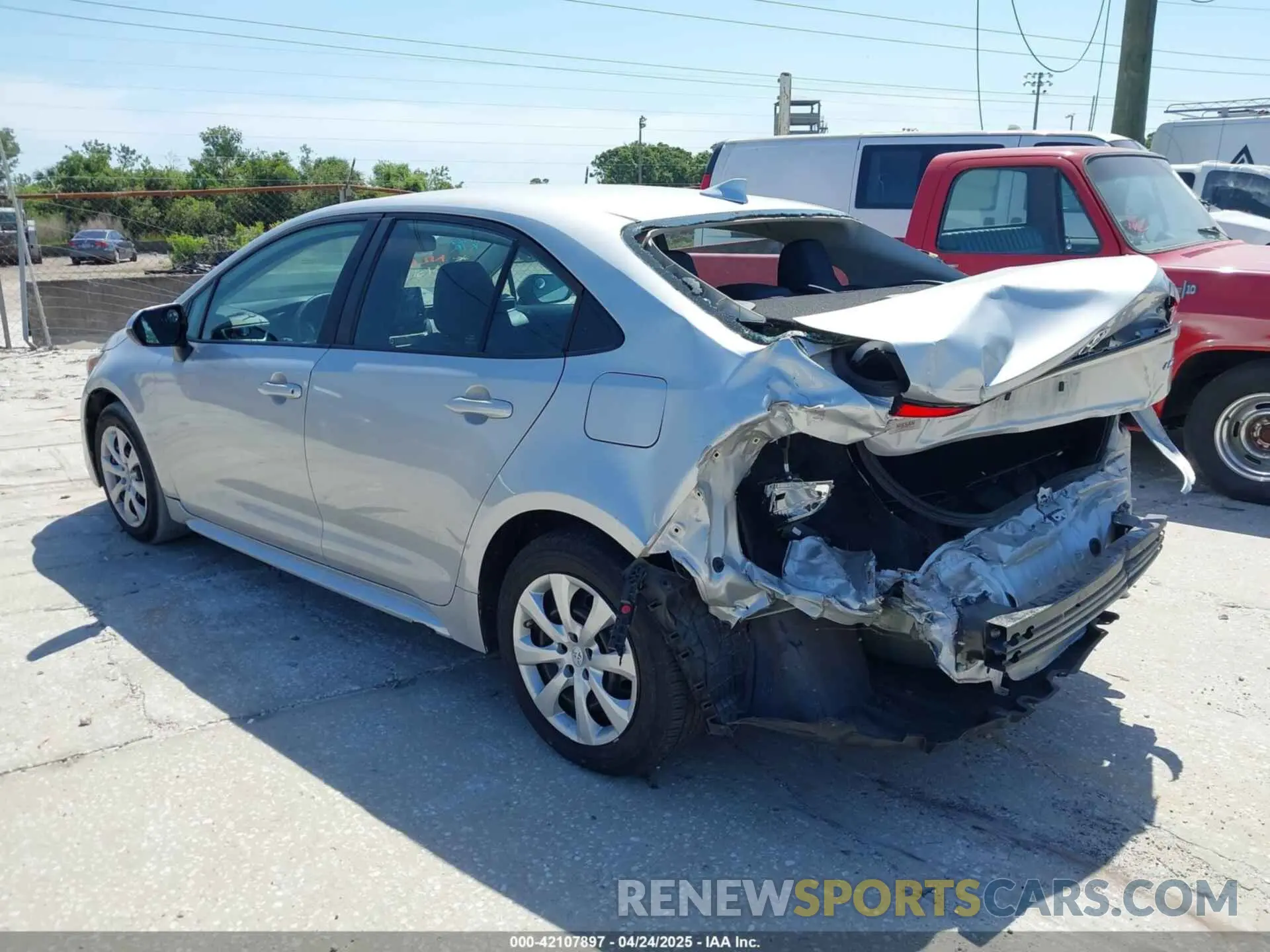 3 Photograph of a damaged car 5YFEPMAEXNP385874 TOYOTA COROLLA 2022