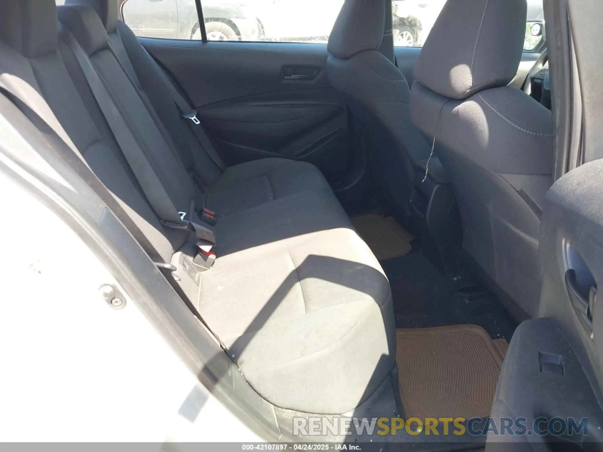 8 Photograph of a damaged car 5YFEPMAEXNP385874 TOYOTA COROLLA 2022
