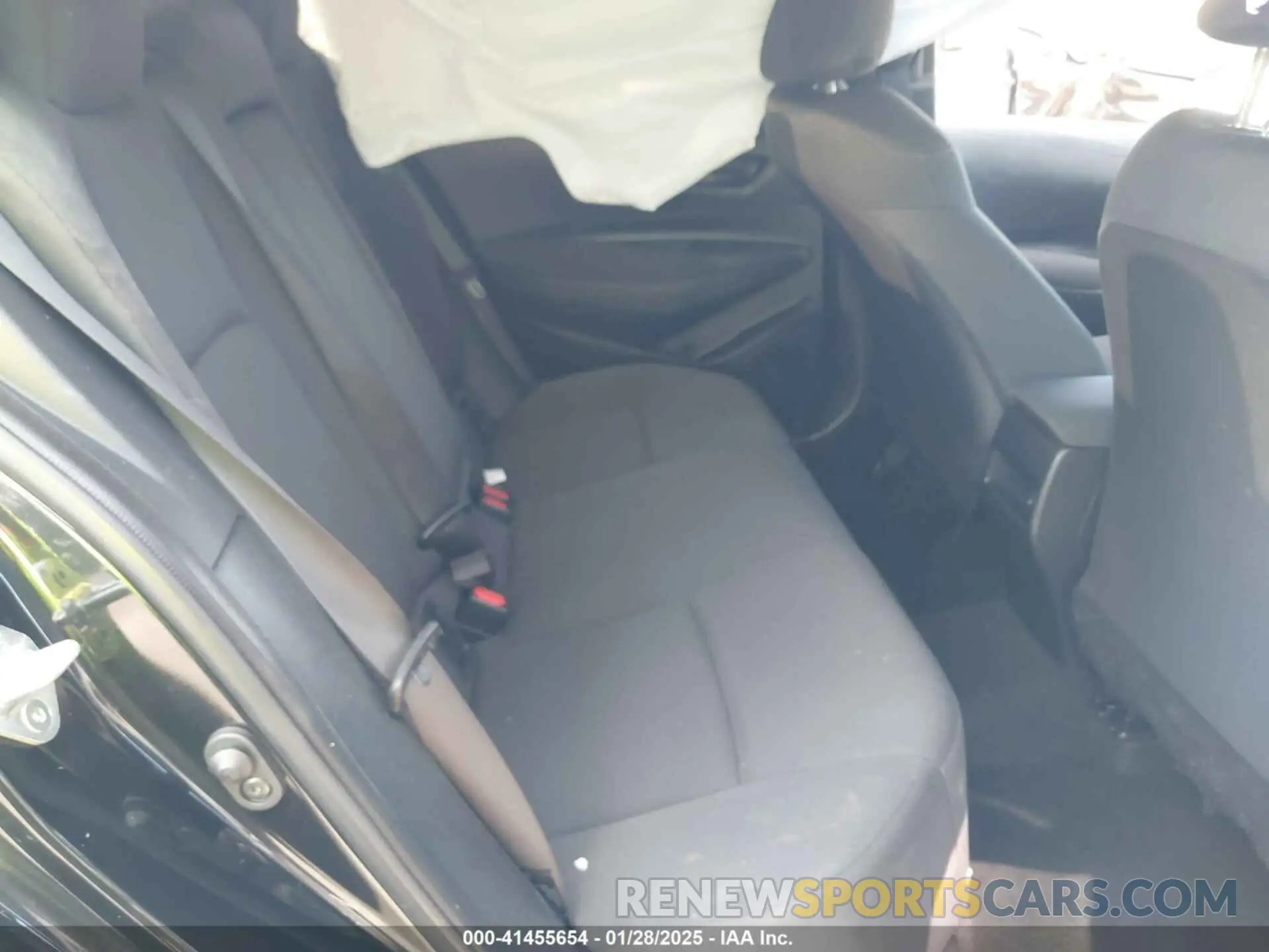 8 Photograph of a damaged car 5YFEPMAEXNP389584 TOYOTA COROLLA 2022