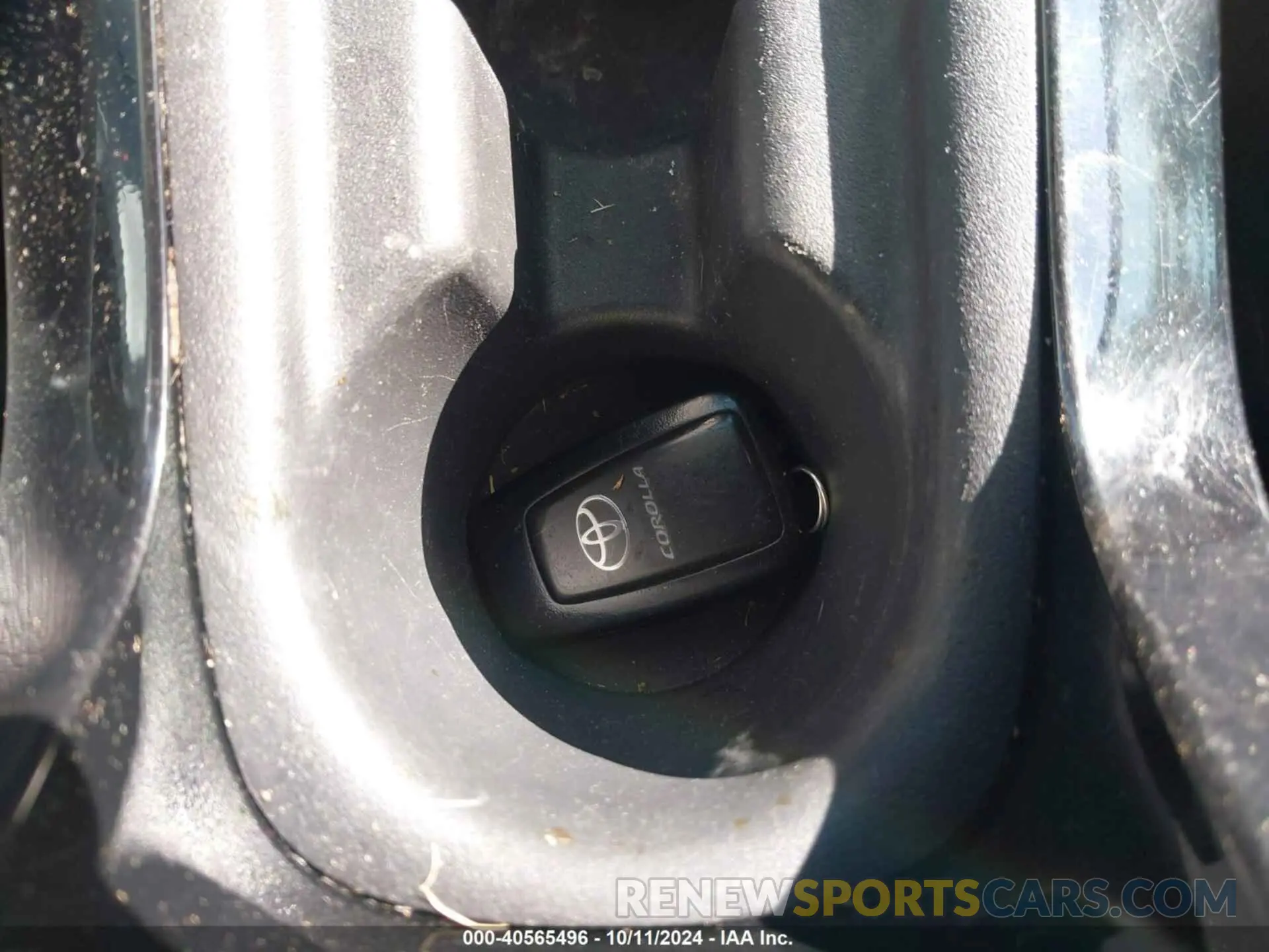 11 Photograph of a damaged car 5YFFPMAE8NP290010 TOYOTA COROLLA 2022