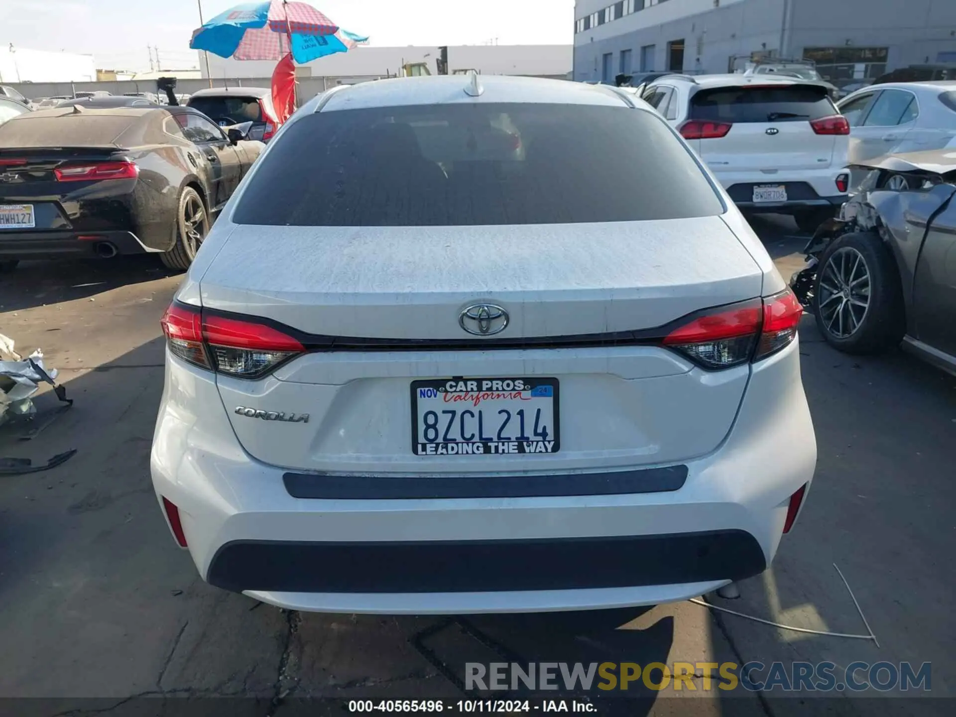 17 Photograph of a damaged car 5YFFPMAE8NP290010 TOYOTA COROLLA 2022