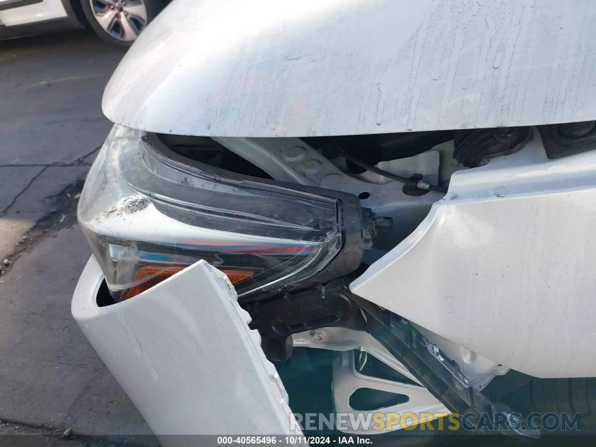 18 Photograph of a damaged car 5YFFPMAE8NP290010 TOYOTA COROLLA 2022