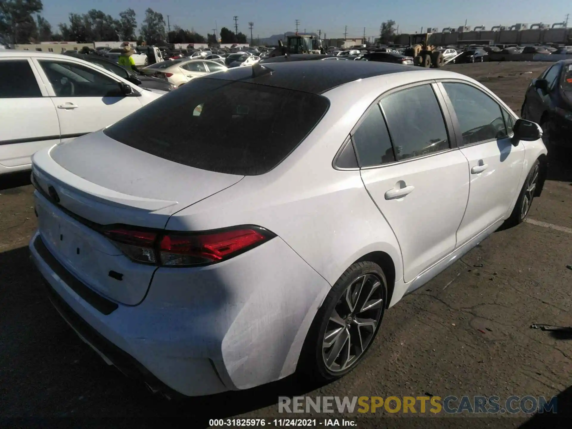 4 Photograph of a damaged car 5YFP4MCE8NP101009 TOYOTA COROLLA 2022