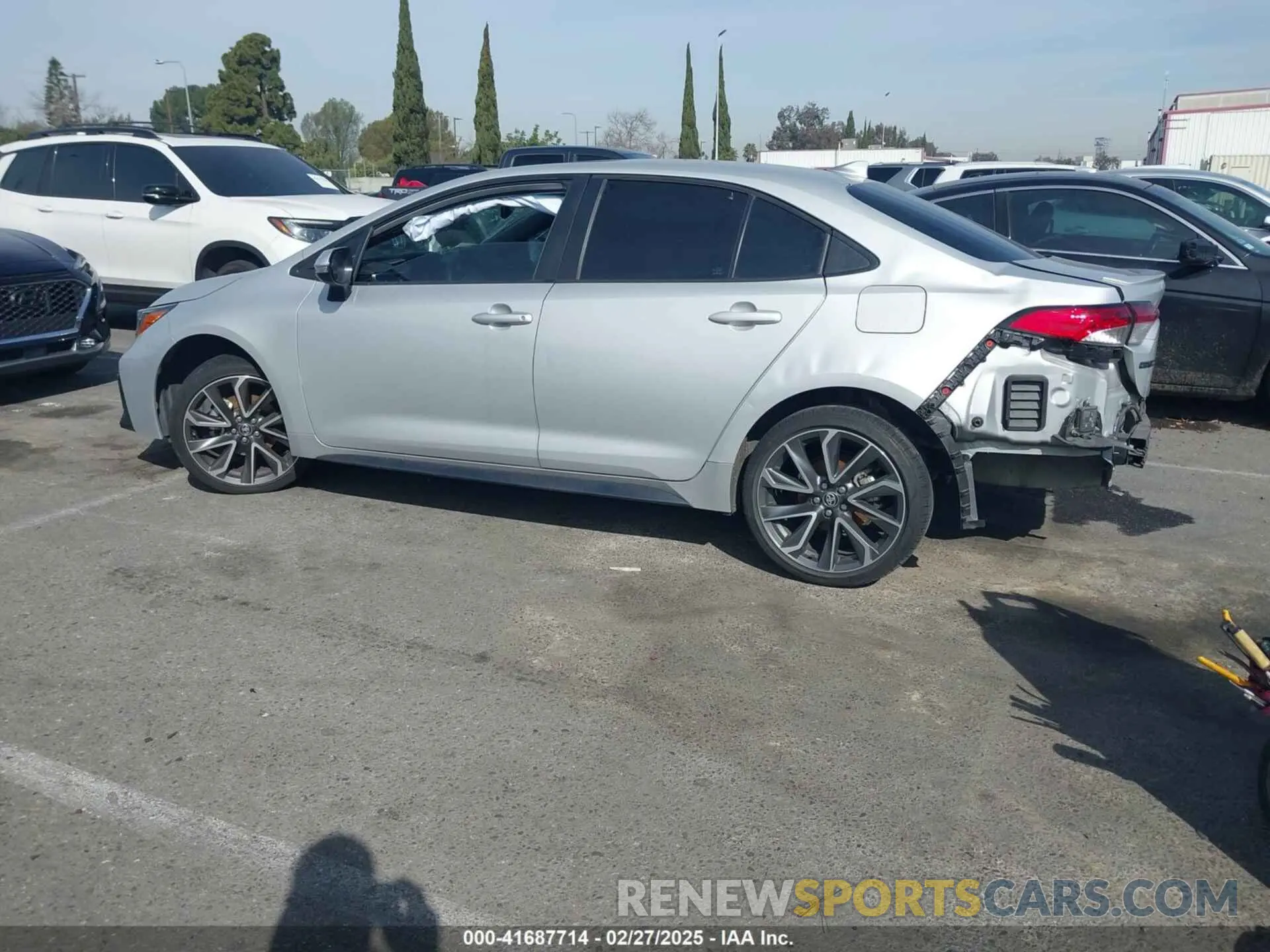 13 Photograph of a damaged car 5YFP4MCE9NP107370 TOYOTA COROLLA 2022