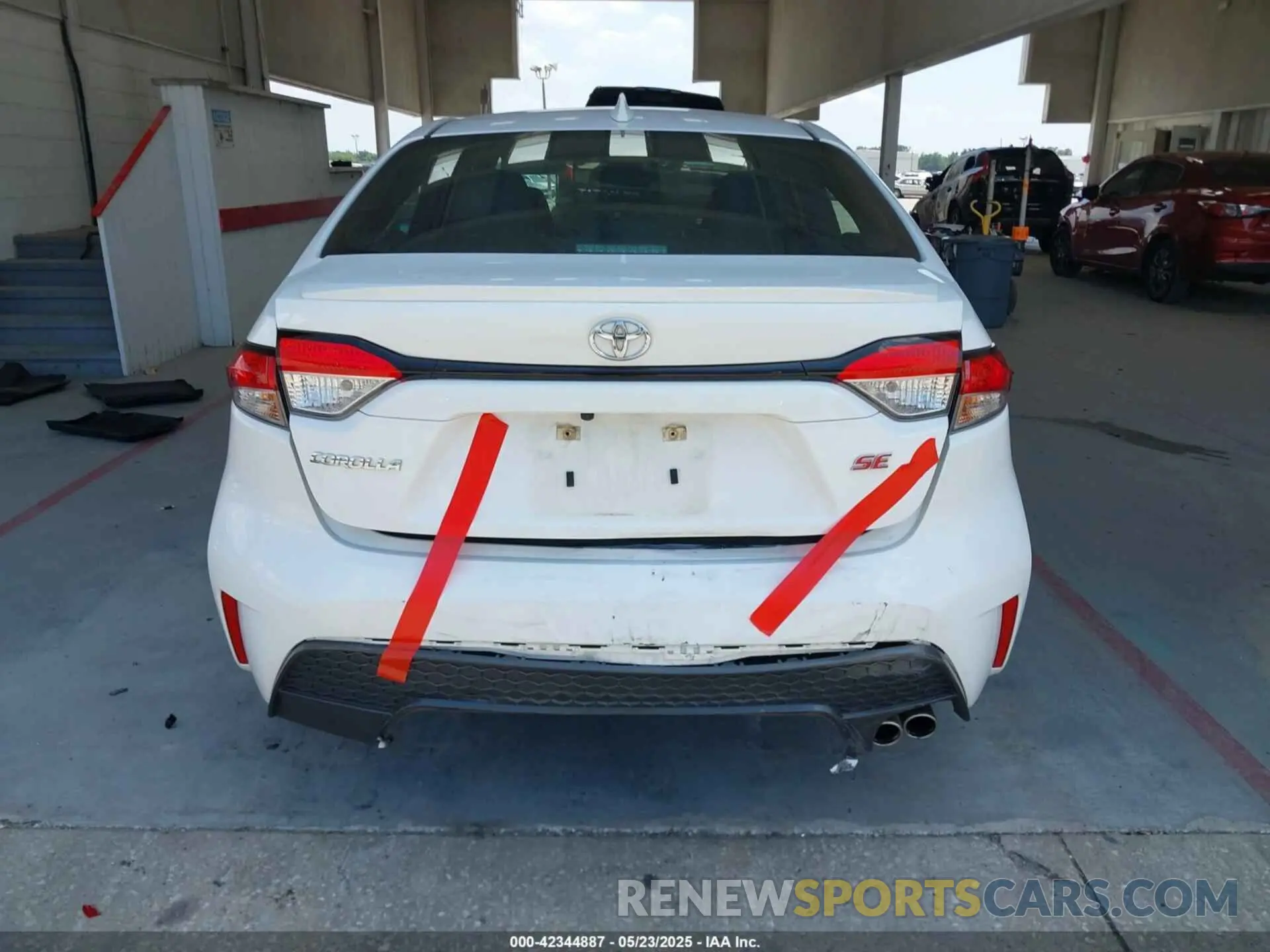 17 Photograph of a damaged car 5YFP4MCE9NP116294 TOYOTA COROLLA 2022