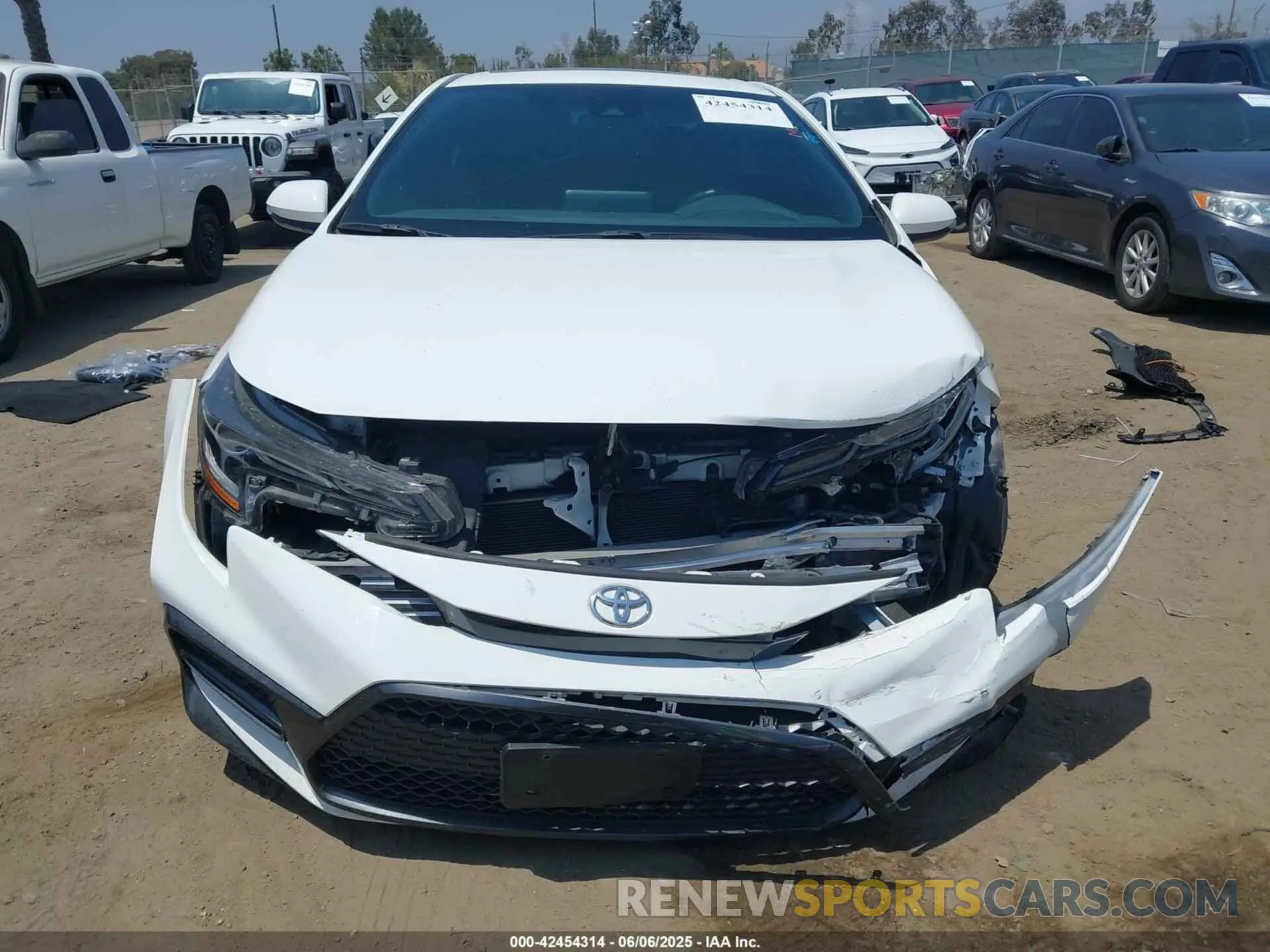 13 Photograph of a damaged car 5YFP4MCEXNP109869 TOYOTA COROLLA 2022