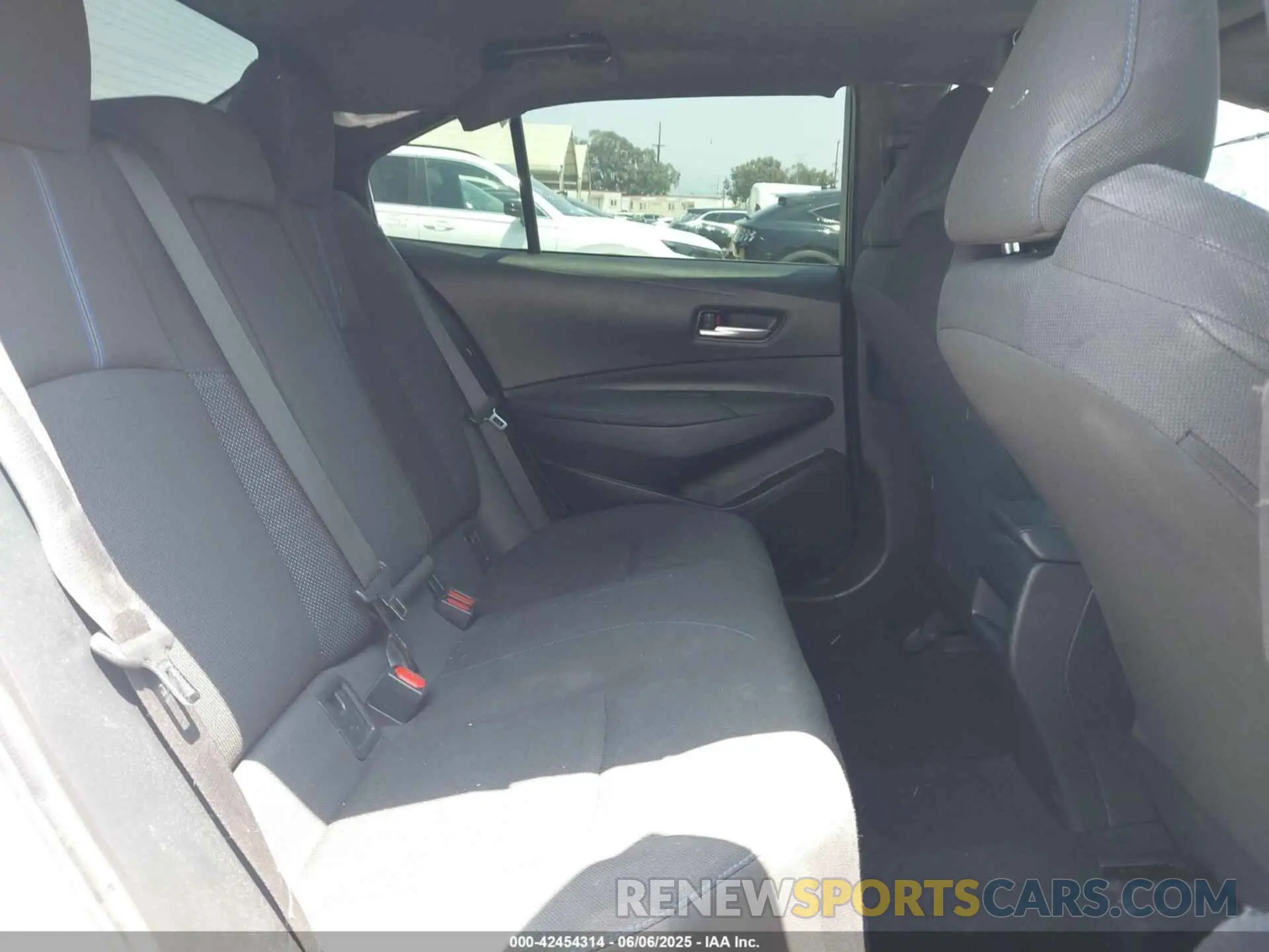 8 Photograph of a damaged car 5YFP4MCEXNP109869 TOYOTA COROLLA 2022
