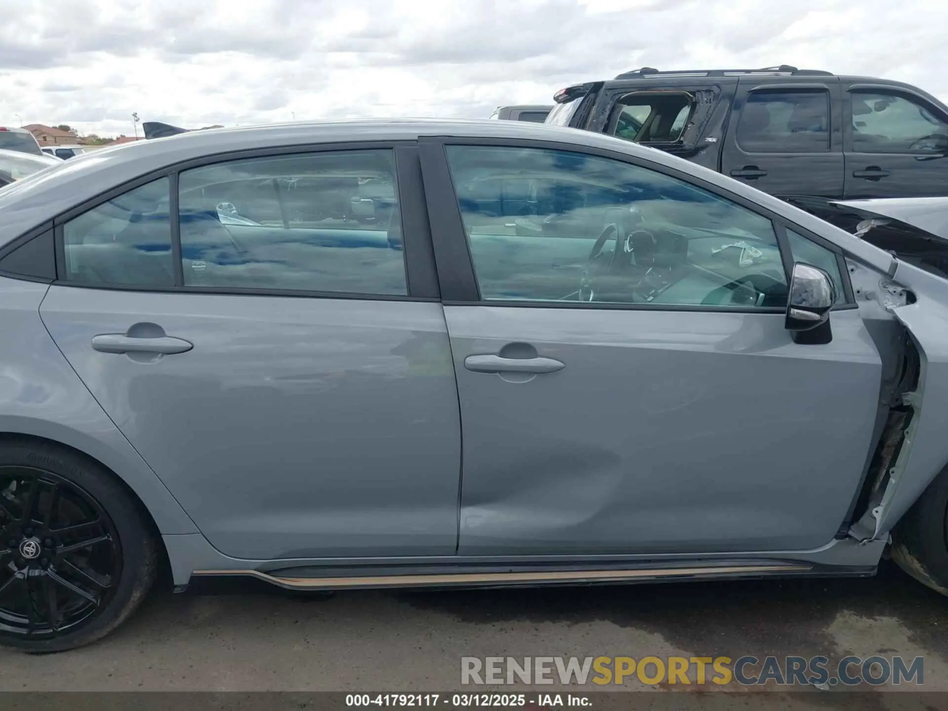 13 Photograph of a damaged car 5YFS4MCE0NP134869 TOYOTA COROLLA 2022