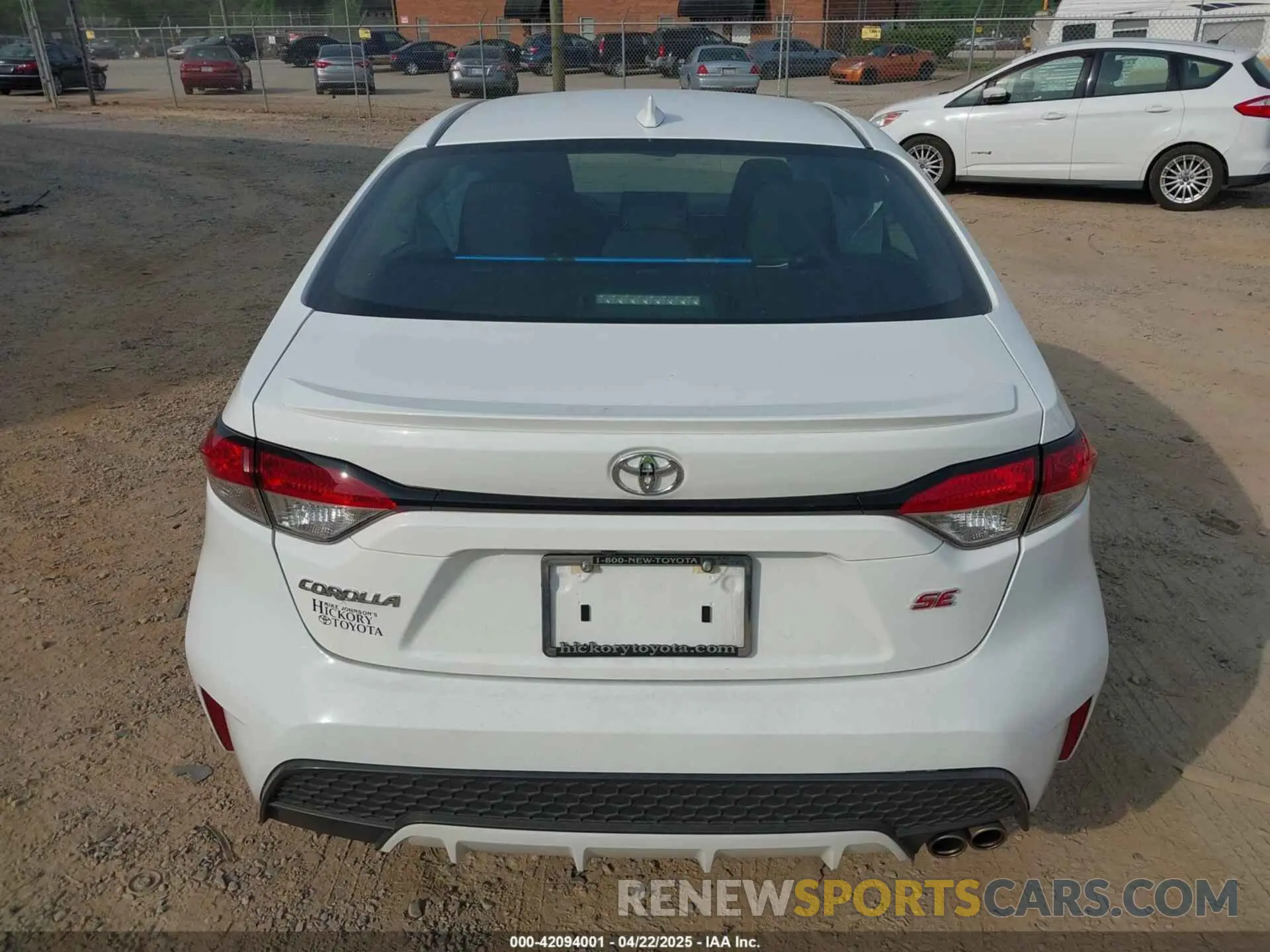 16 Photograph of a damaged car 5YFS4MCE0NP136332 TOYOTA COROLLA 2022