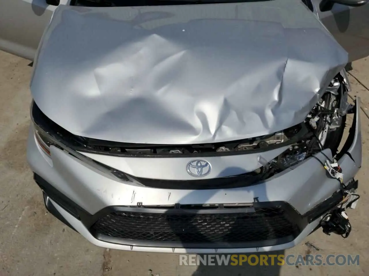 11 Photograph of a damaged car 5YFS4MCE1NP103355 TOYOTA COROLLA 2022
