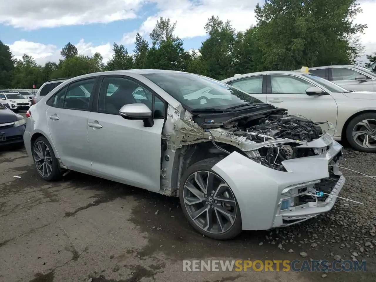 4 Photograph of a damaged car 5YFS4MCE1NP110631 TOYOTA COROLLA 2022